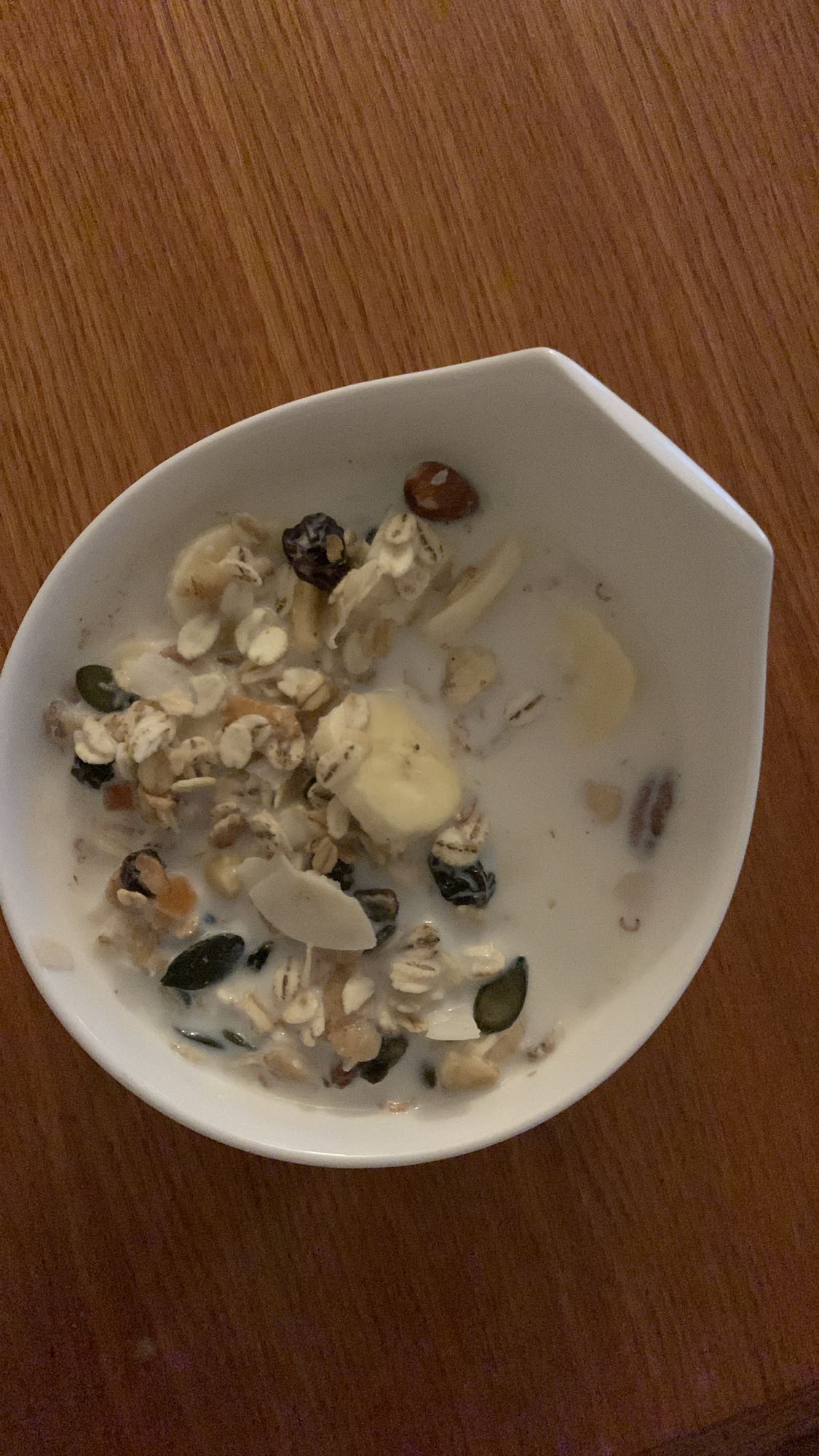 mleko z musli i bananem