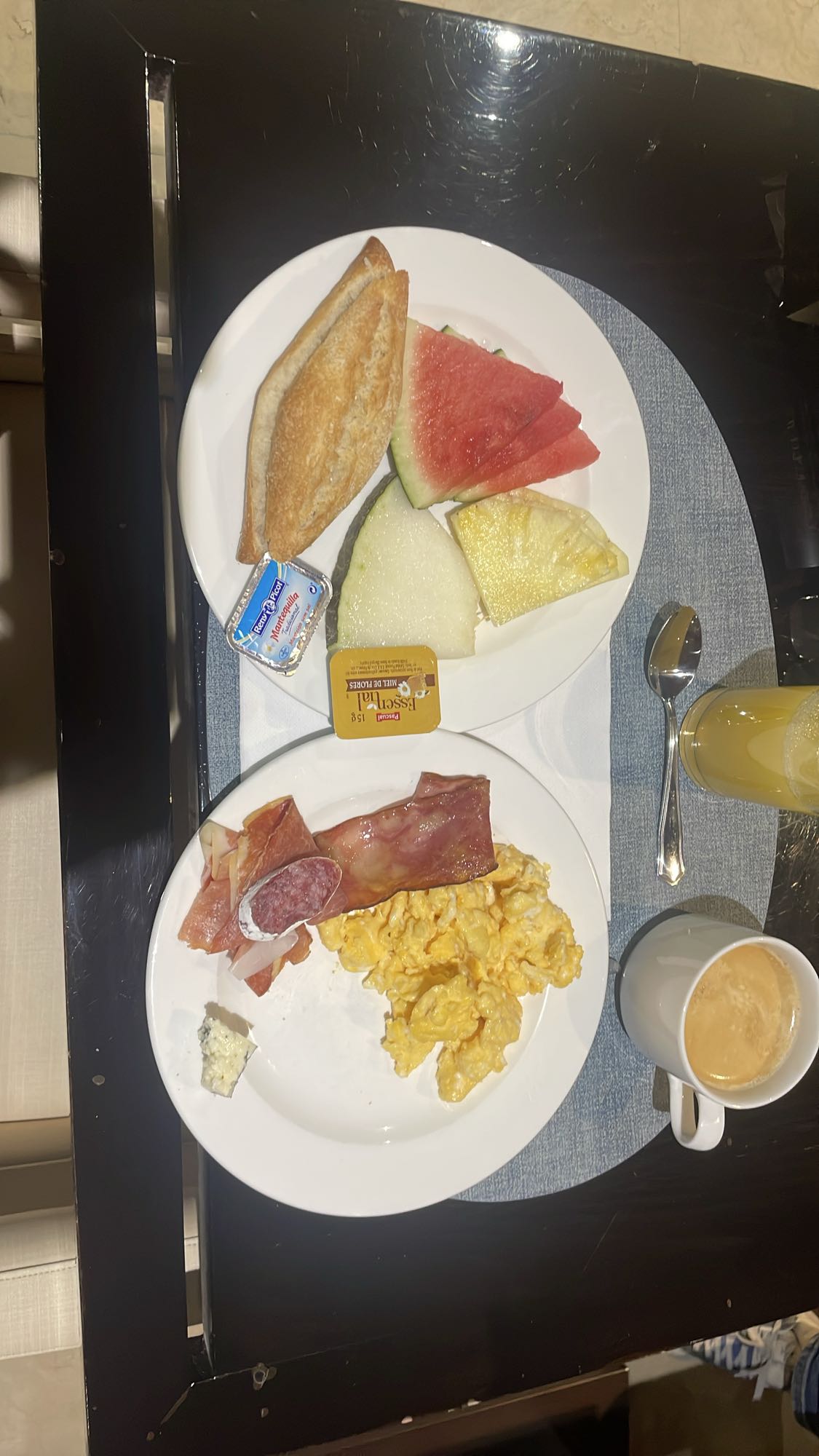 Frukostbuffé tallrik