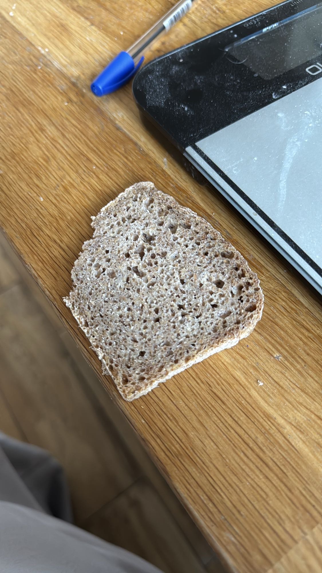 Kromka chleba razowego