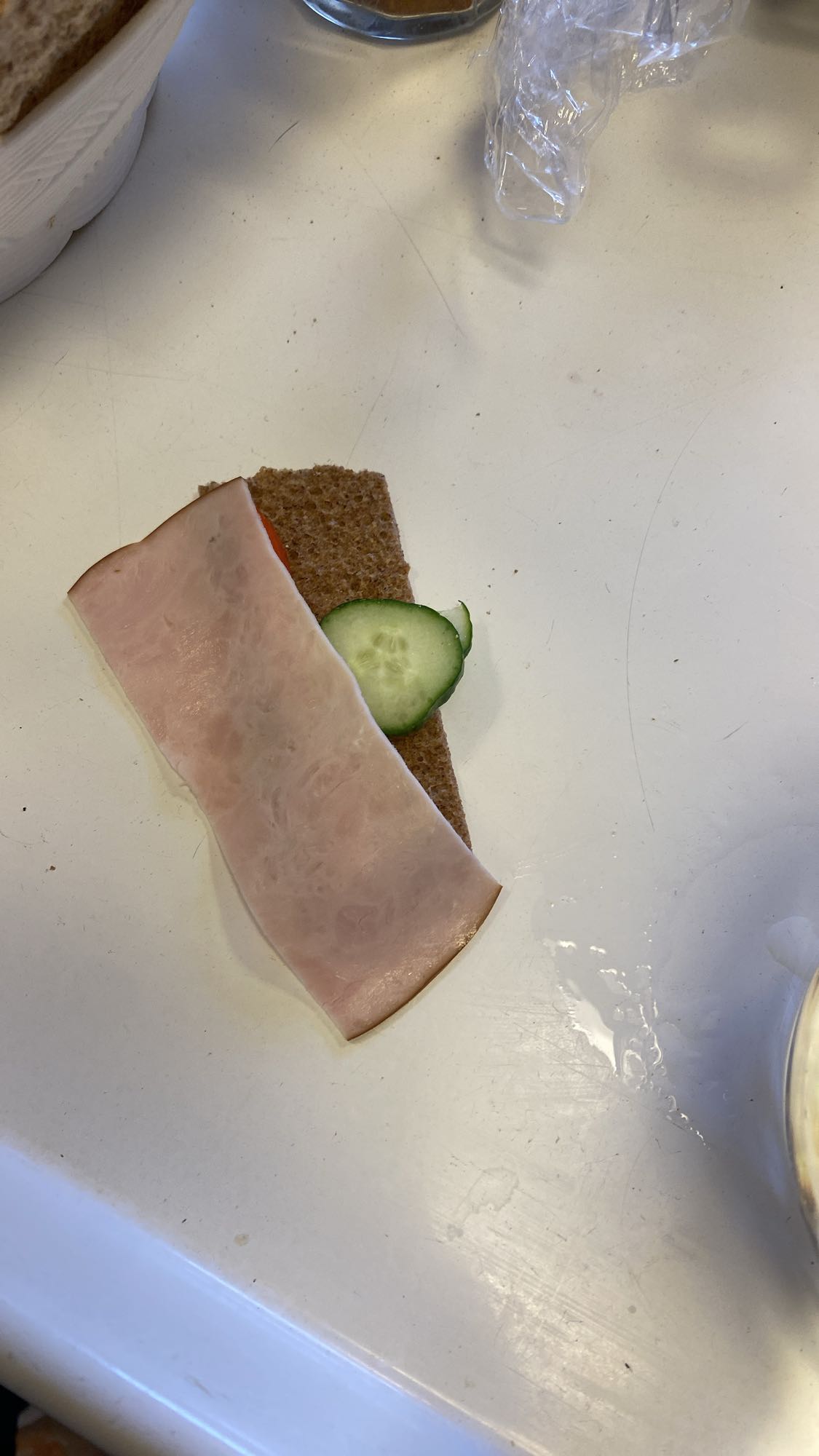 Knäckebröd med skinka