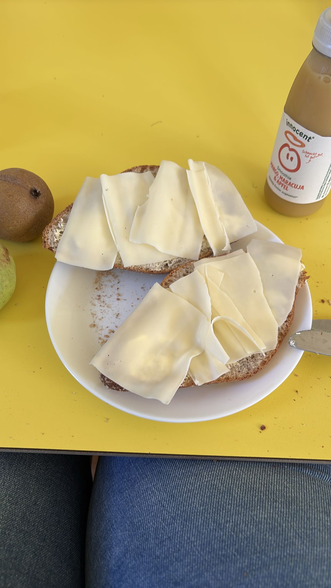 Kaasbrood met smoothie