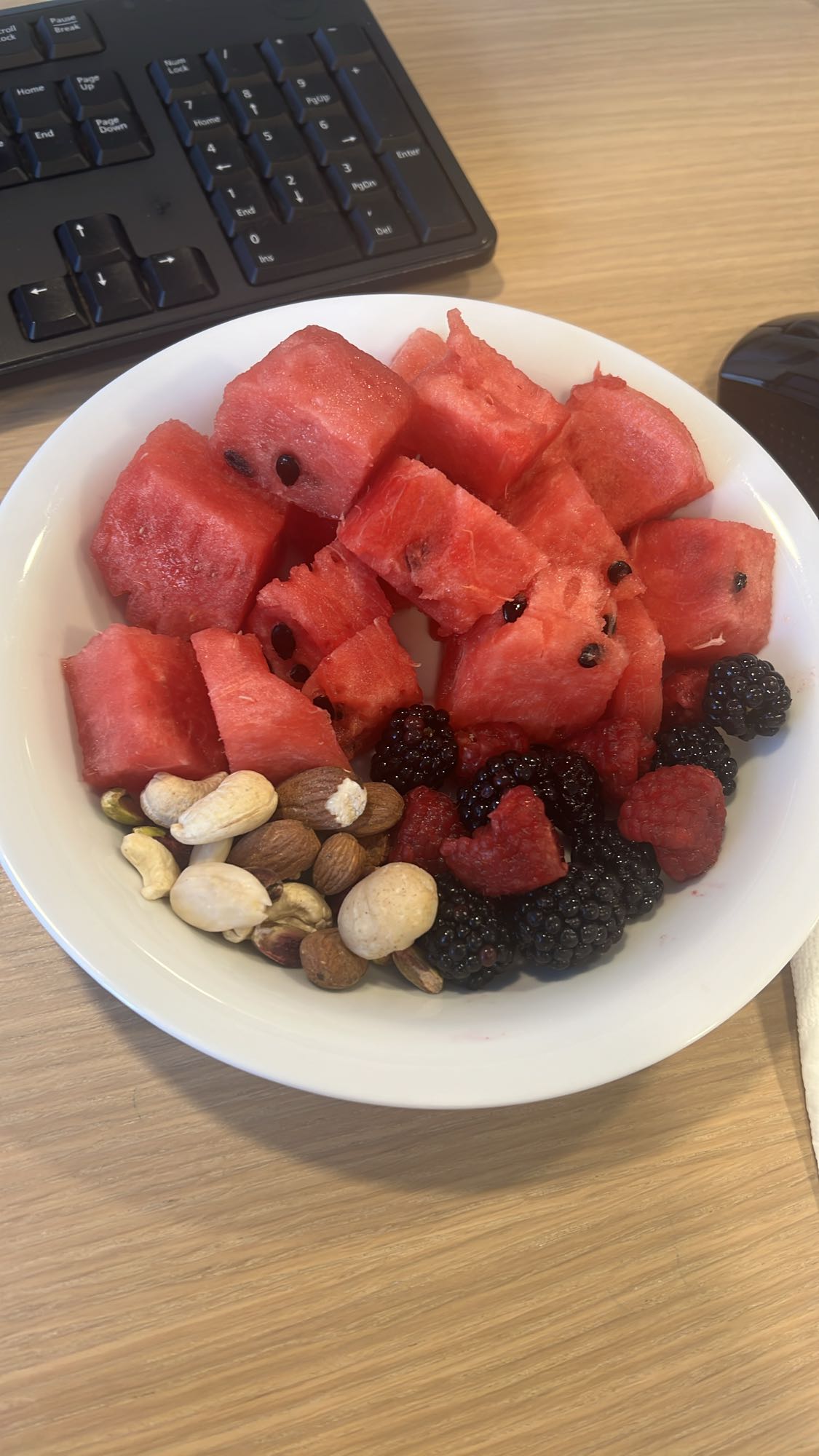 Φρουτοσαλάτα με ξηρούς καρπούς