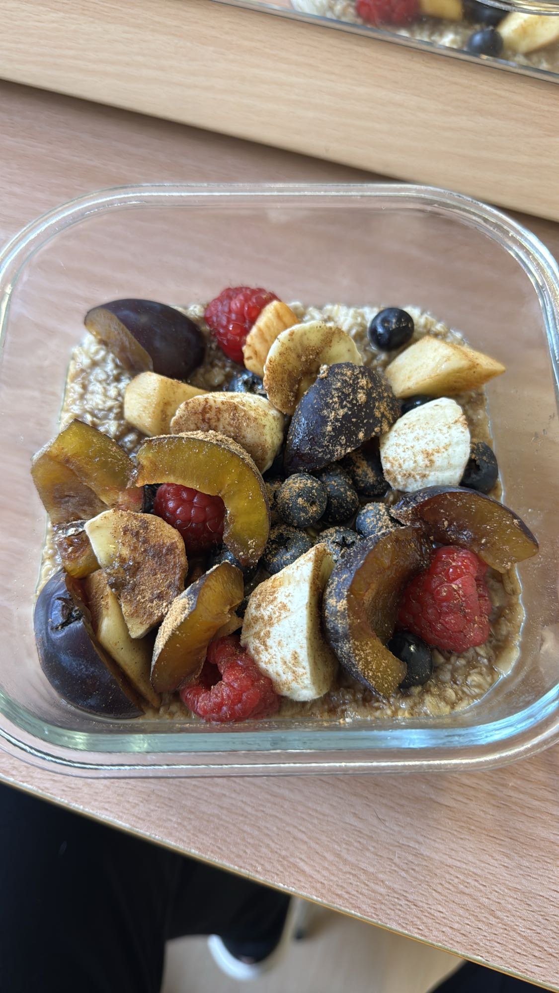 Obst-Haferflocken Frühstück