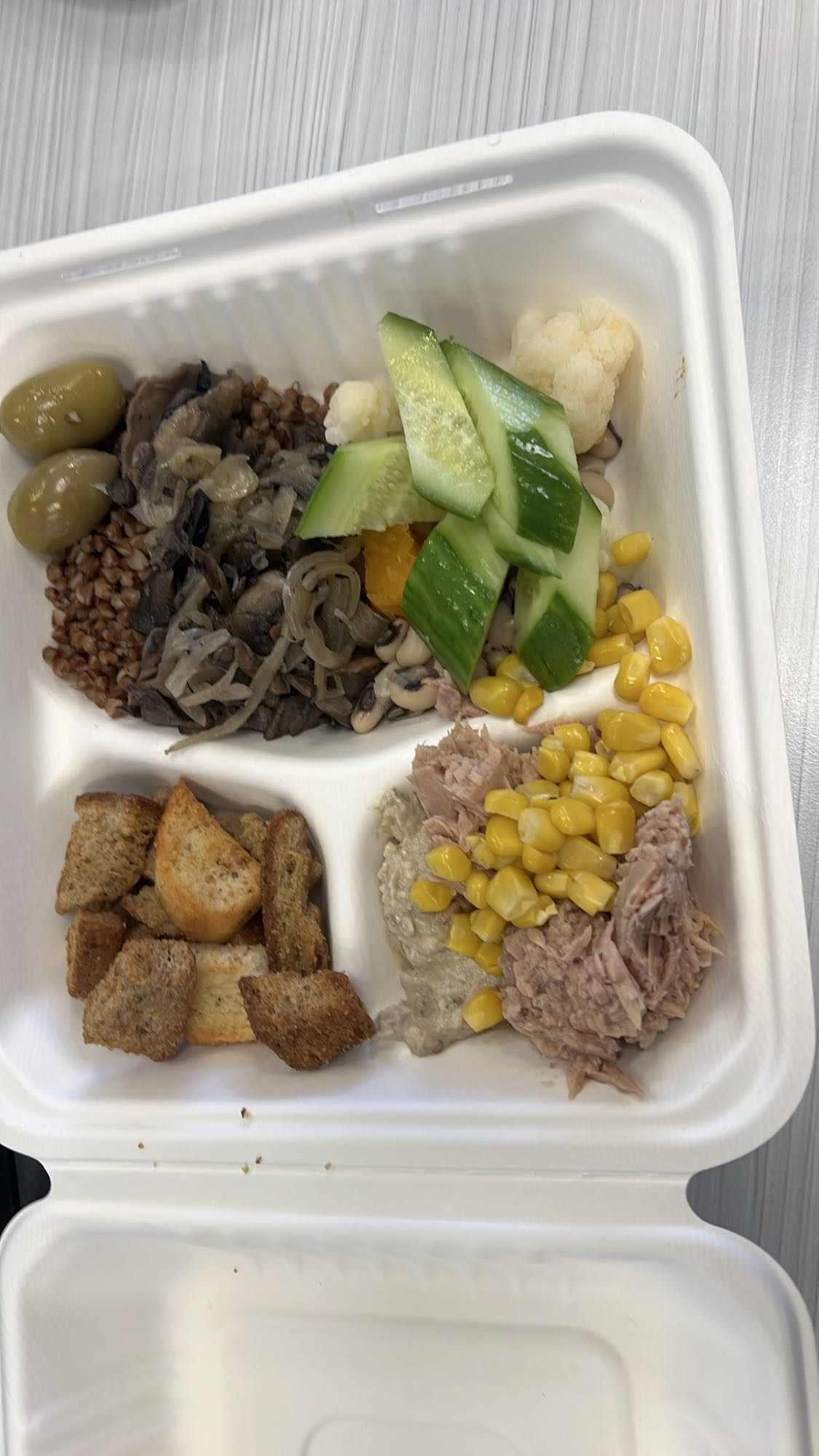 Обед с тунцом и гречкой