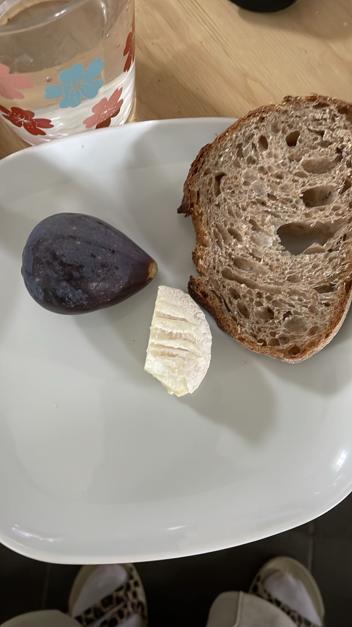 Pain, figue et fromage