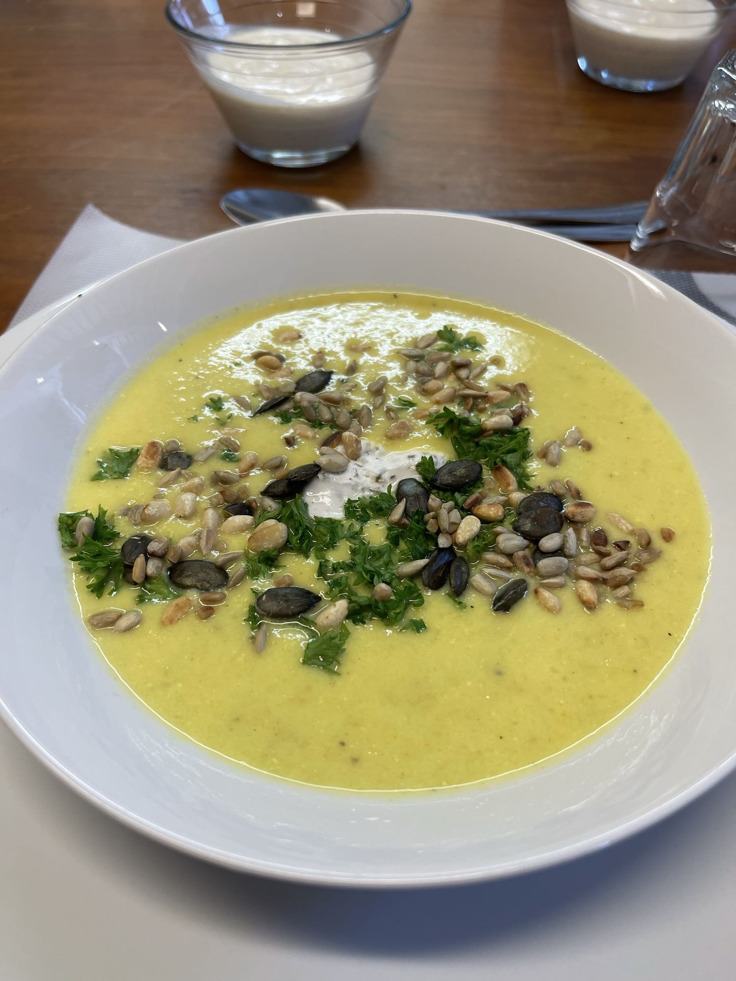 Kürbissuppe mit Kernen