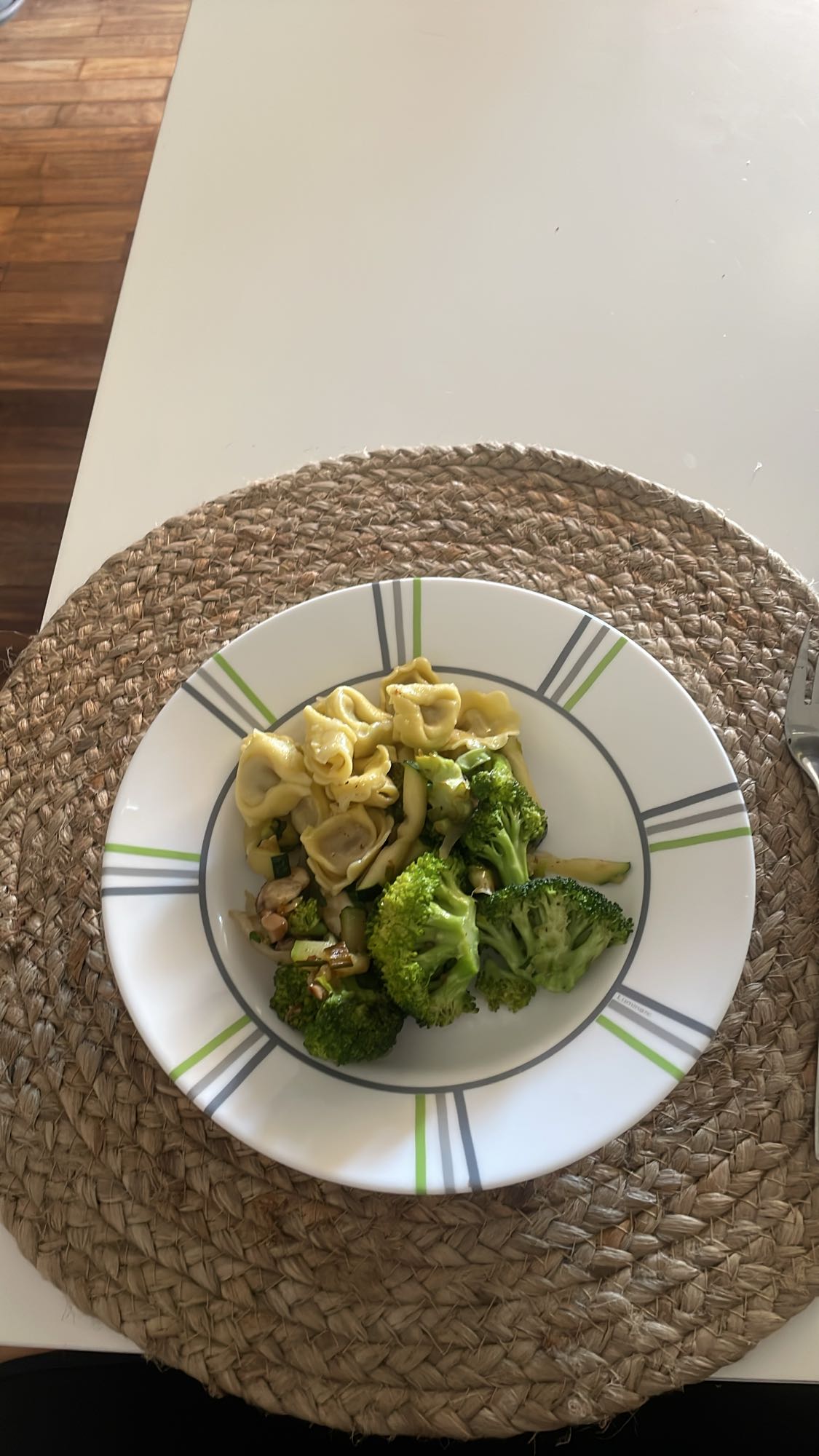 Tortellini con brócoli
