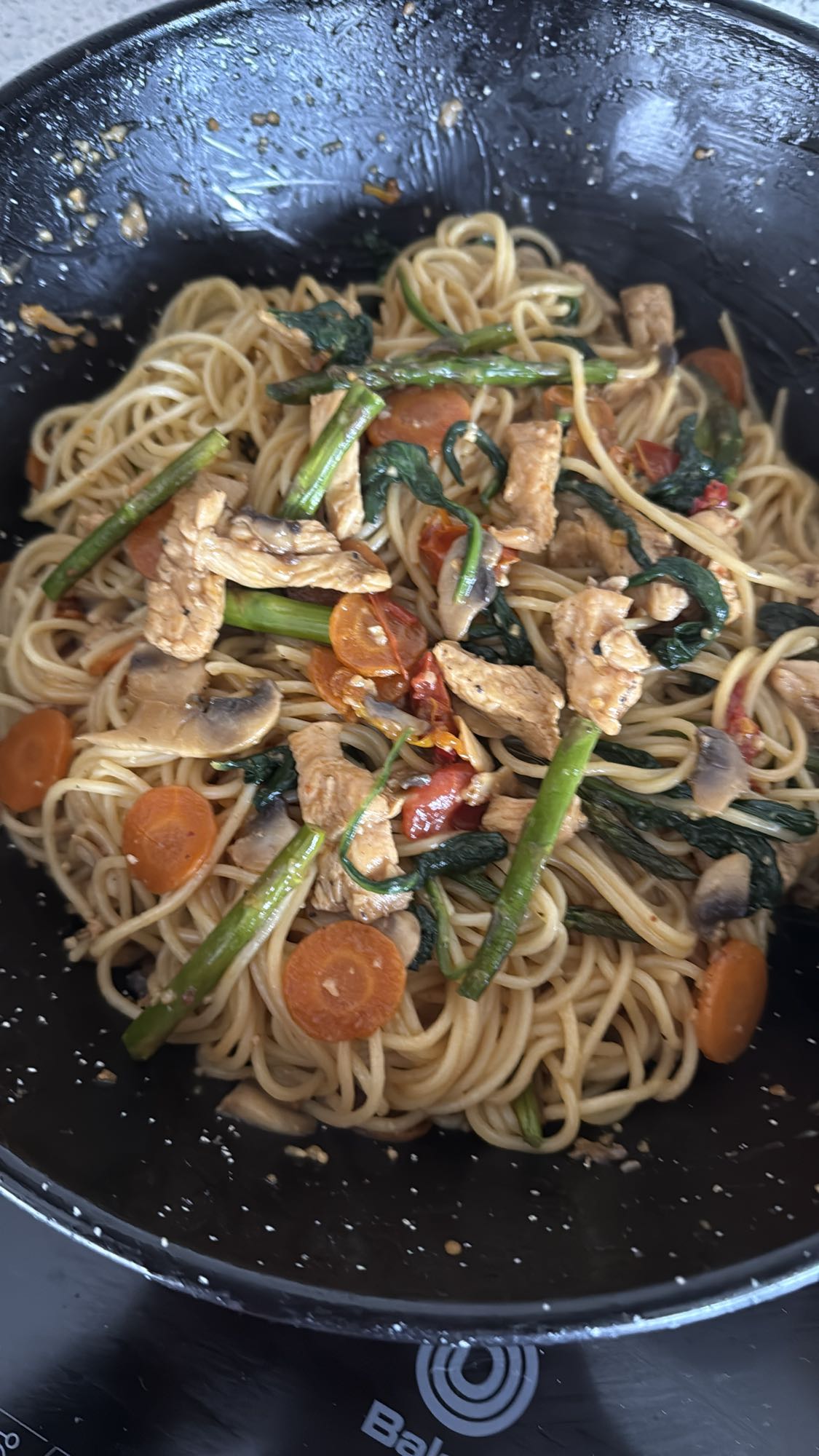 Fideos con pollo y verduras