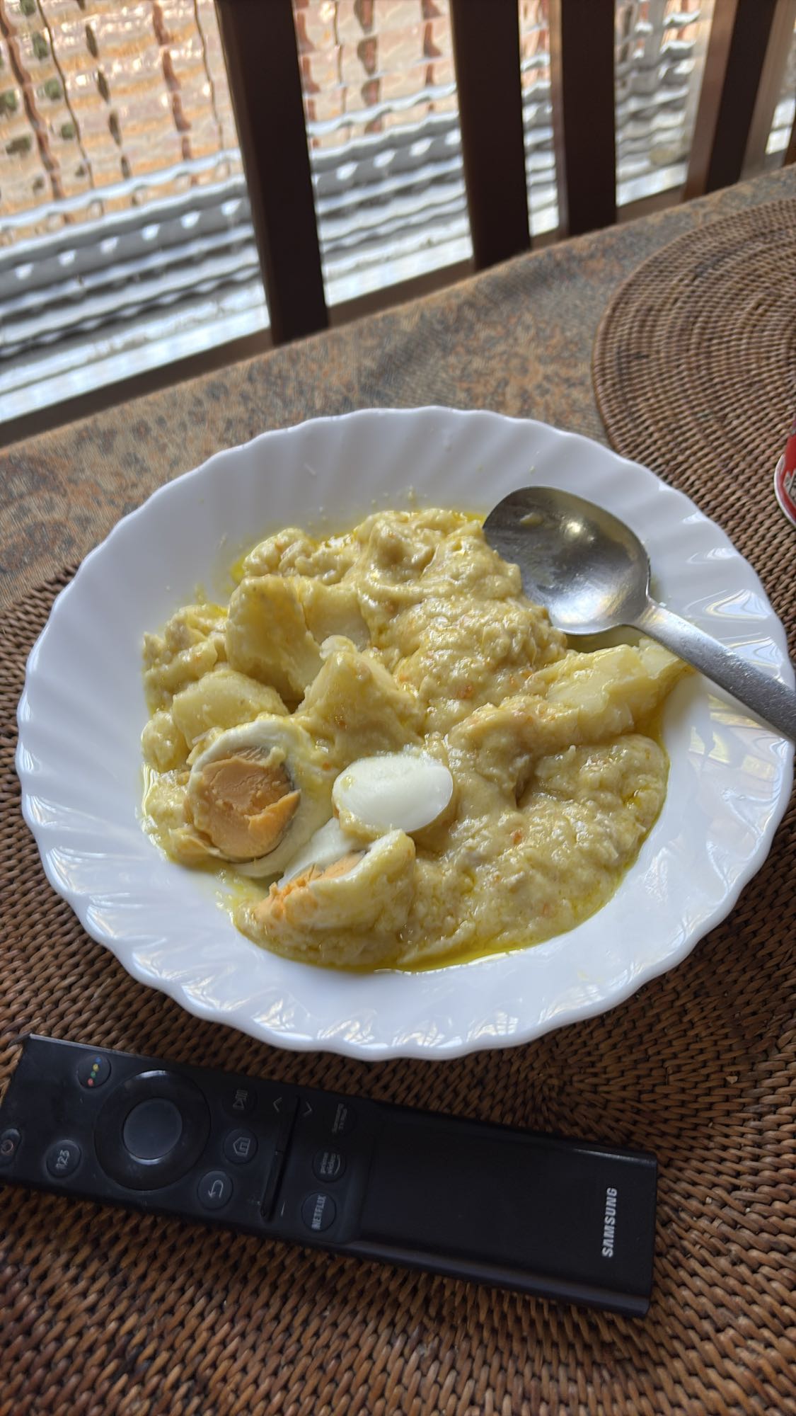 Caldo de papa con huevo
