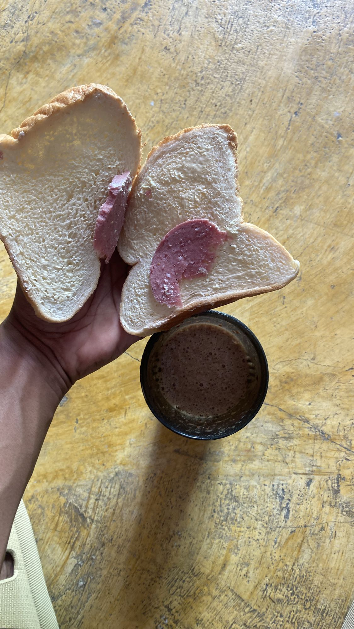 pan con embutido y batido