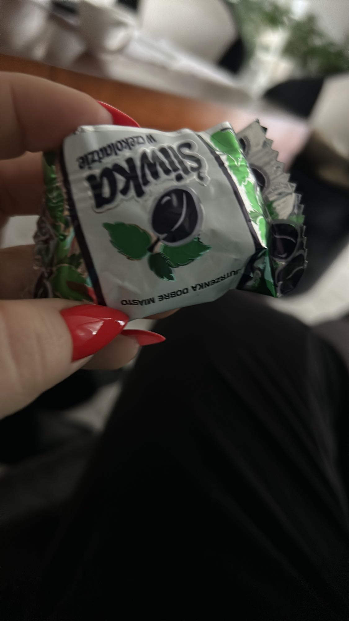 cukierek śliwka w czekoladzie