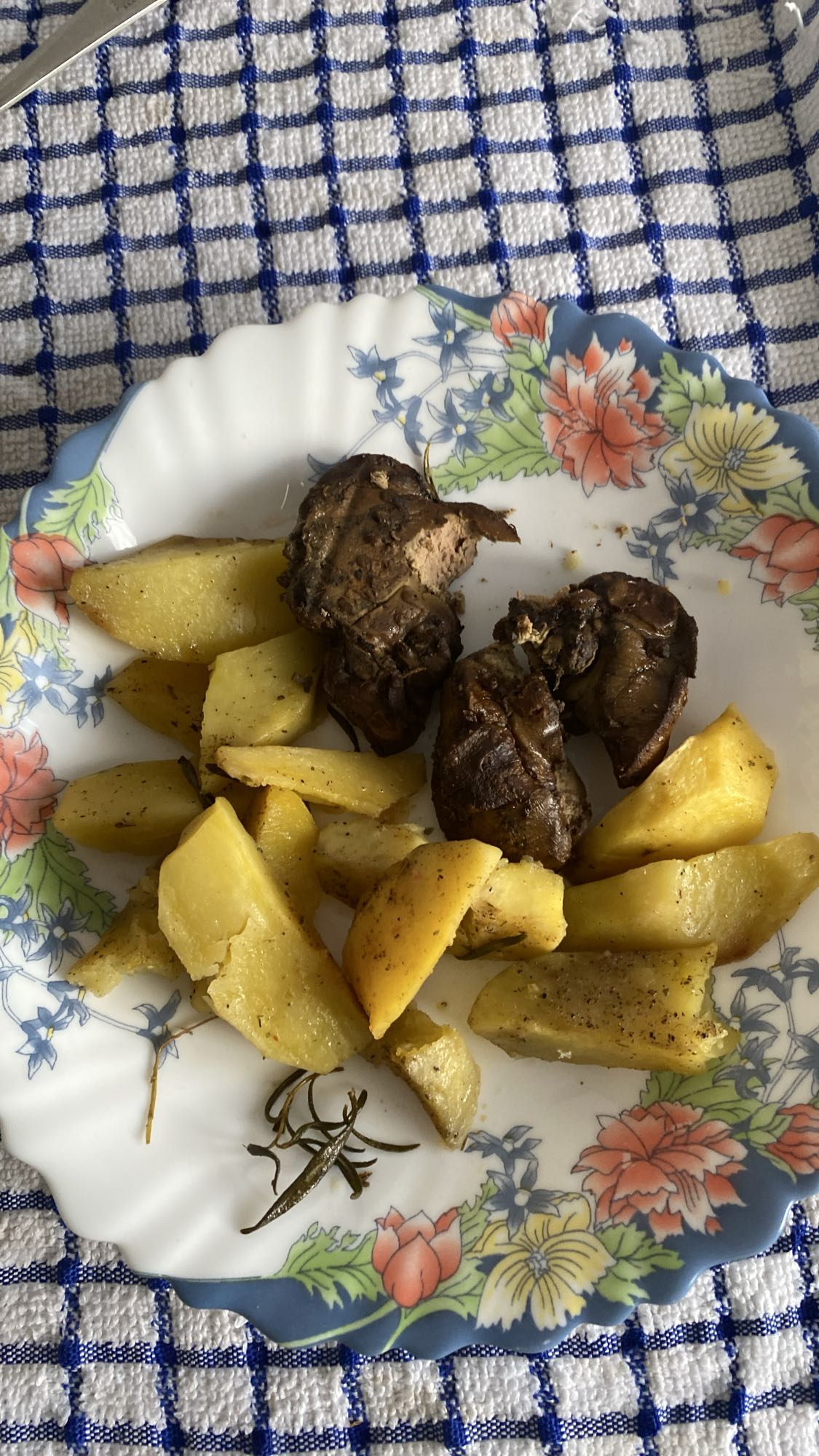 Ficat cu cartofi copți