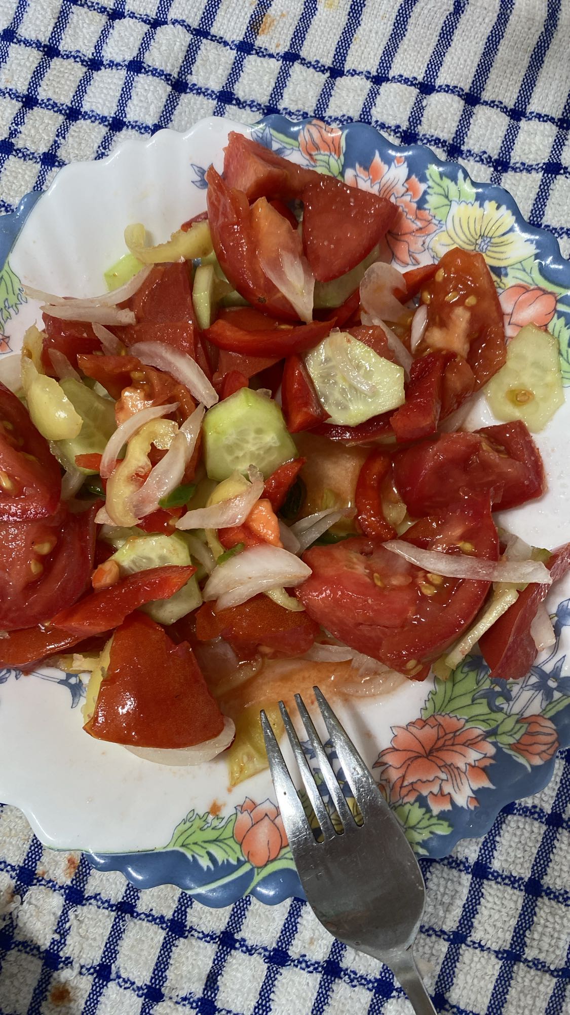 Salată de legume proaspete