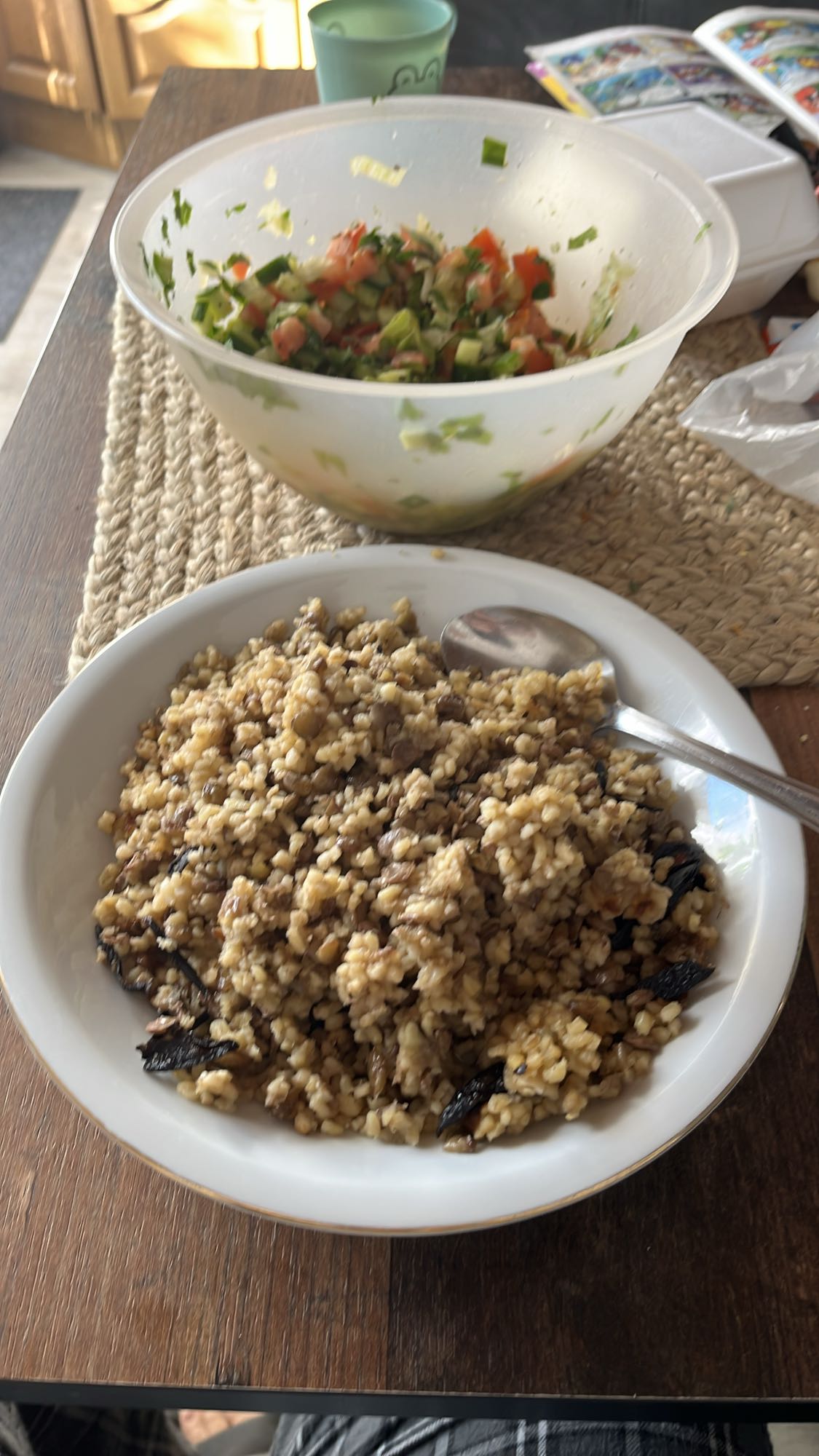 Mercimekli bulgur ve salata