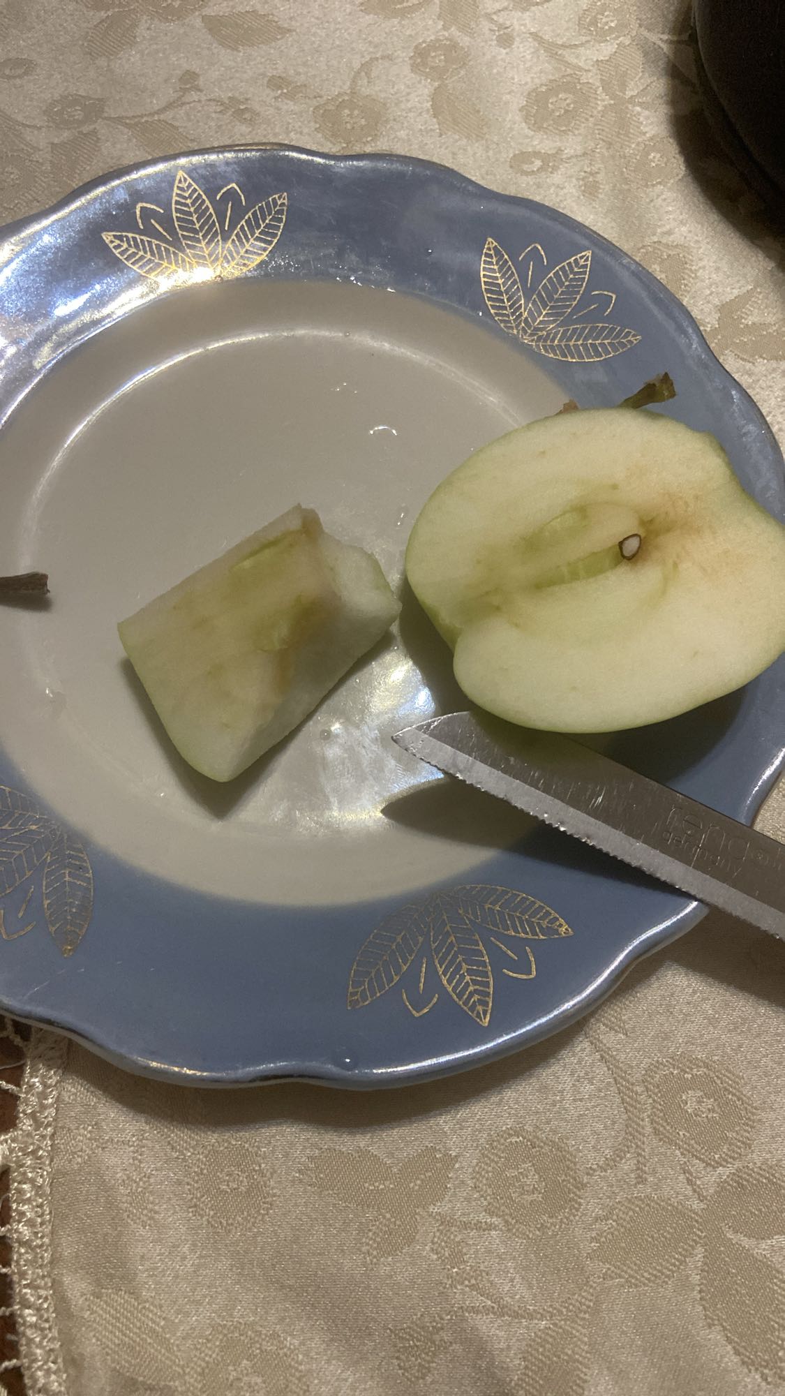 Нарезанное яблоко