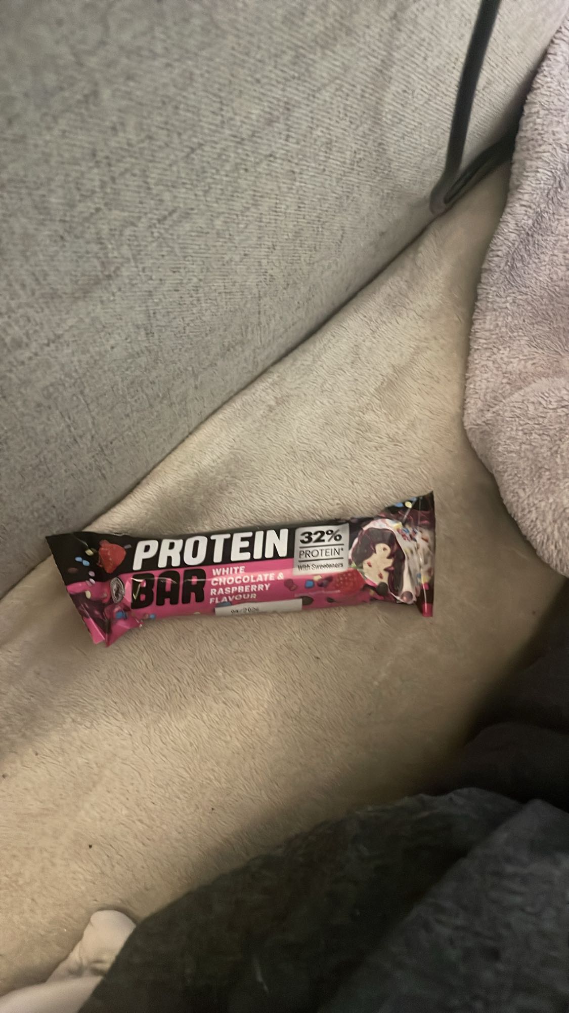 Baton proteic ciocolată albă zmeură