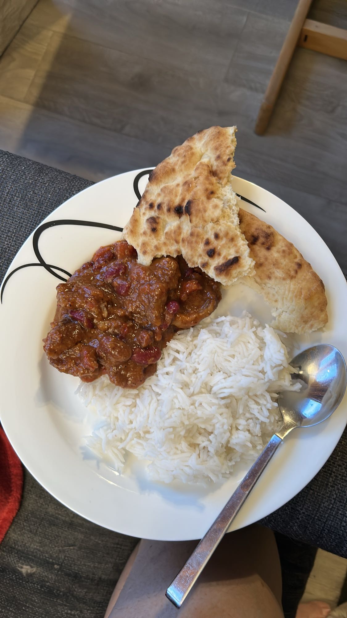Indisk curry med ris og naan