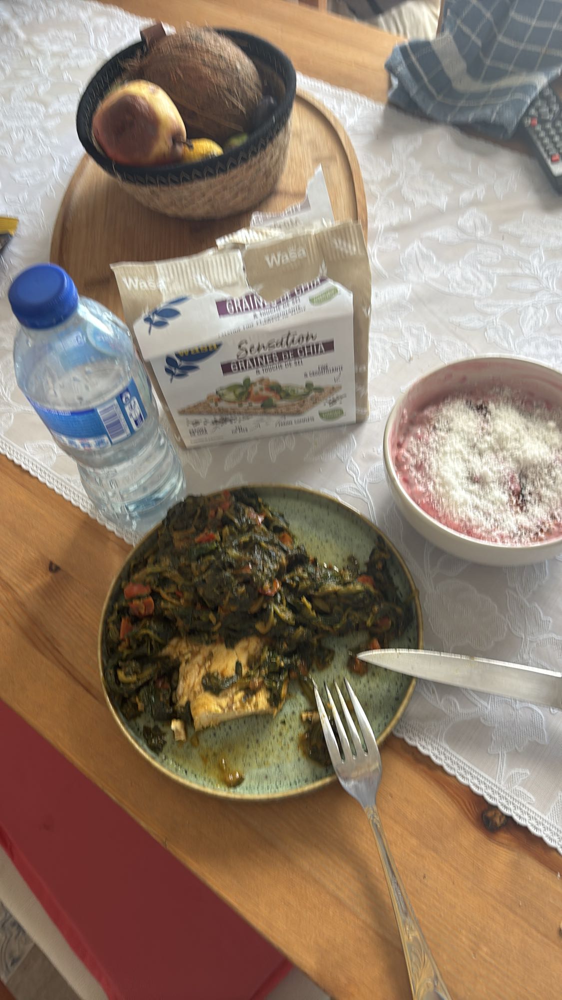 Déjeuner épinards poisson et yaourt