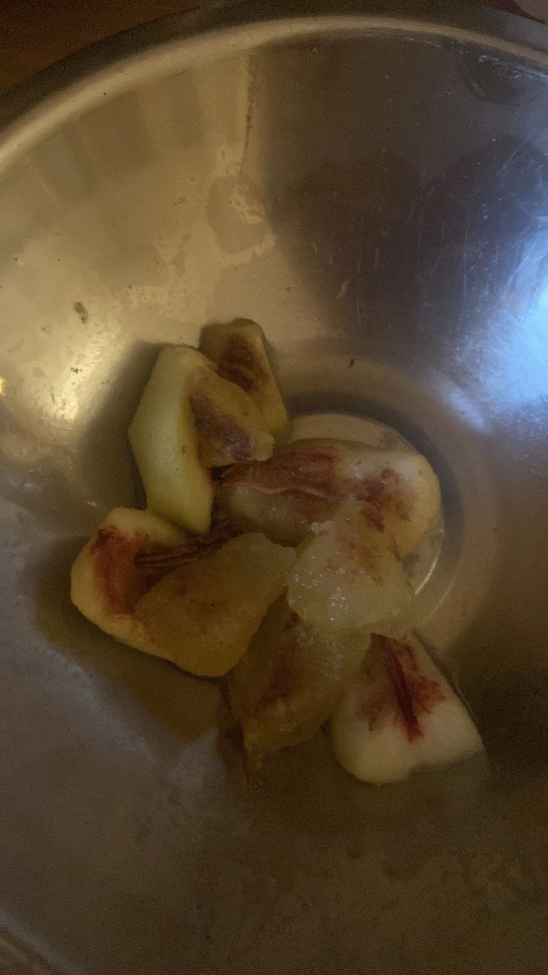 pokrojona brzoskwinia