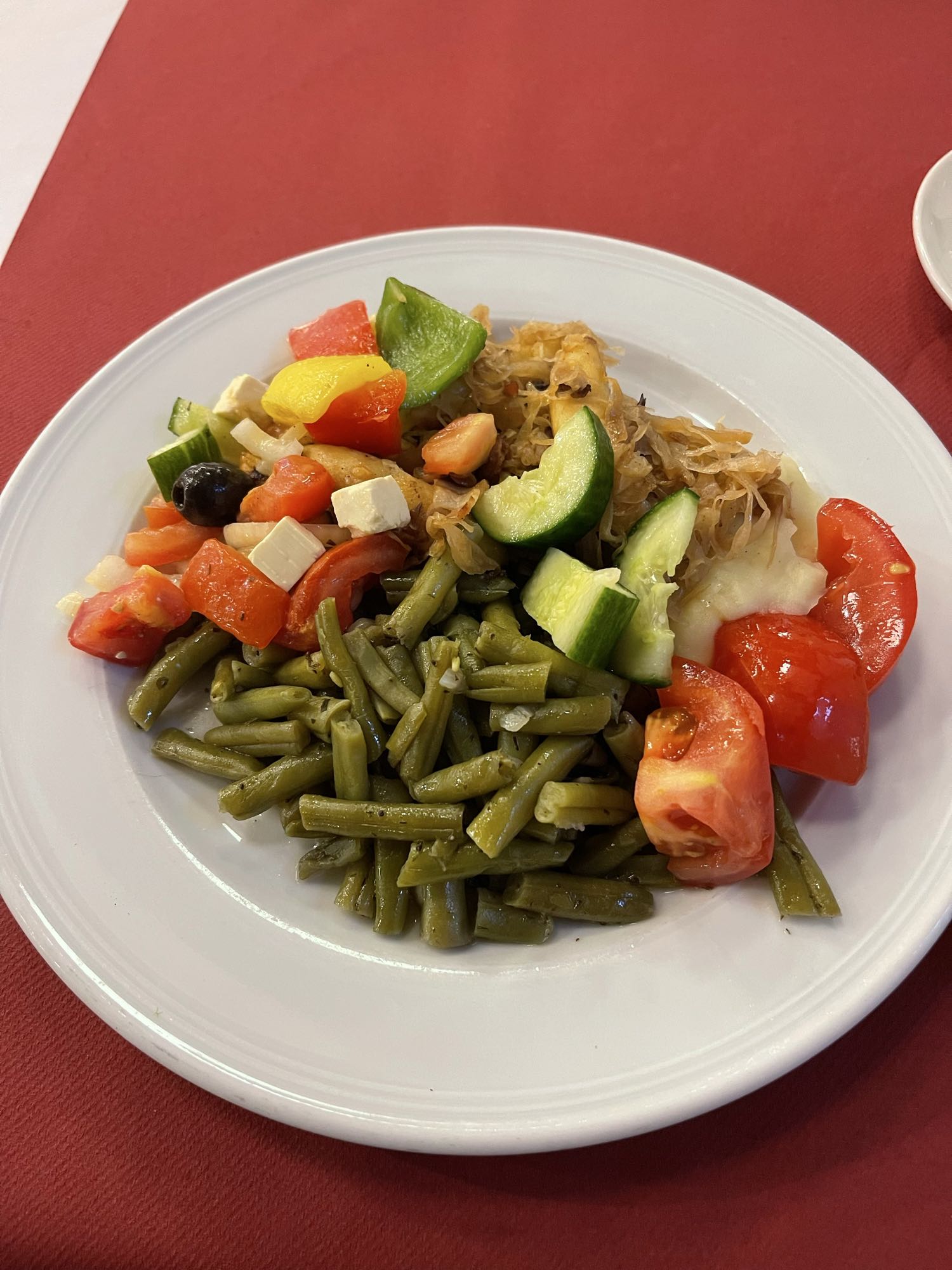 Gemüseplatte mit Salat