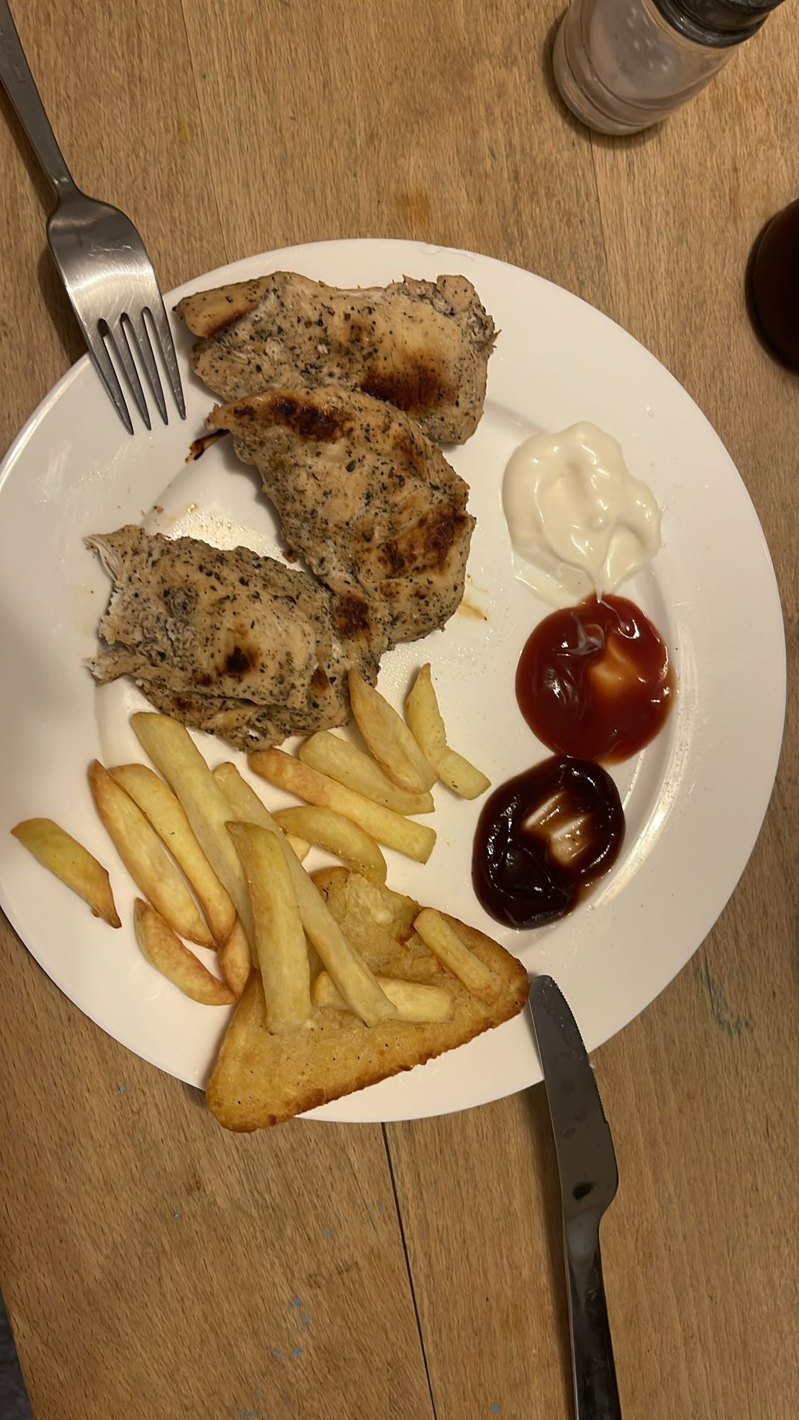 Chicken, fries & sauces