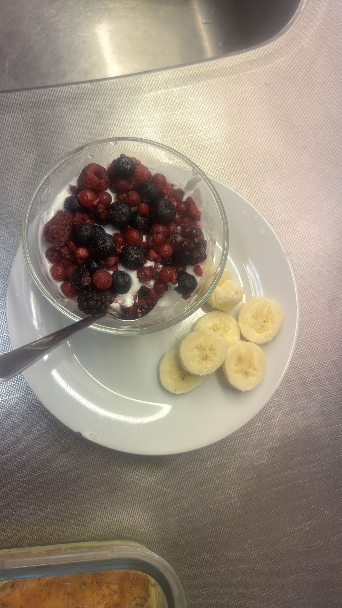 Yoghurt med bär & banan