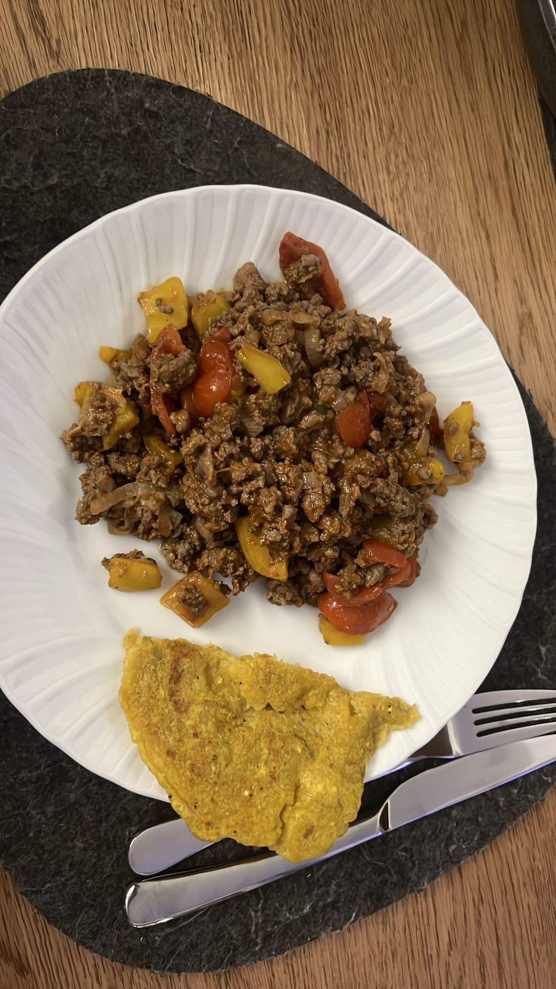 Dana kıymalı sebzeli omlet