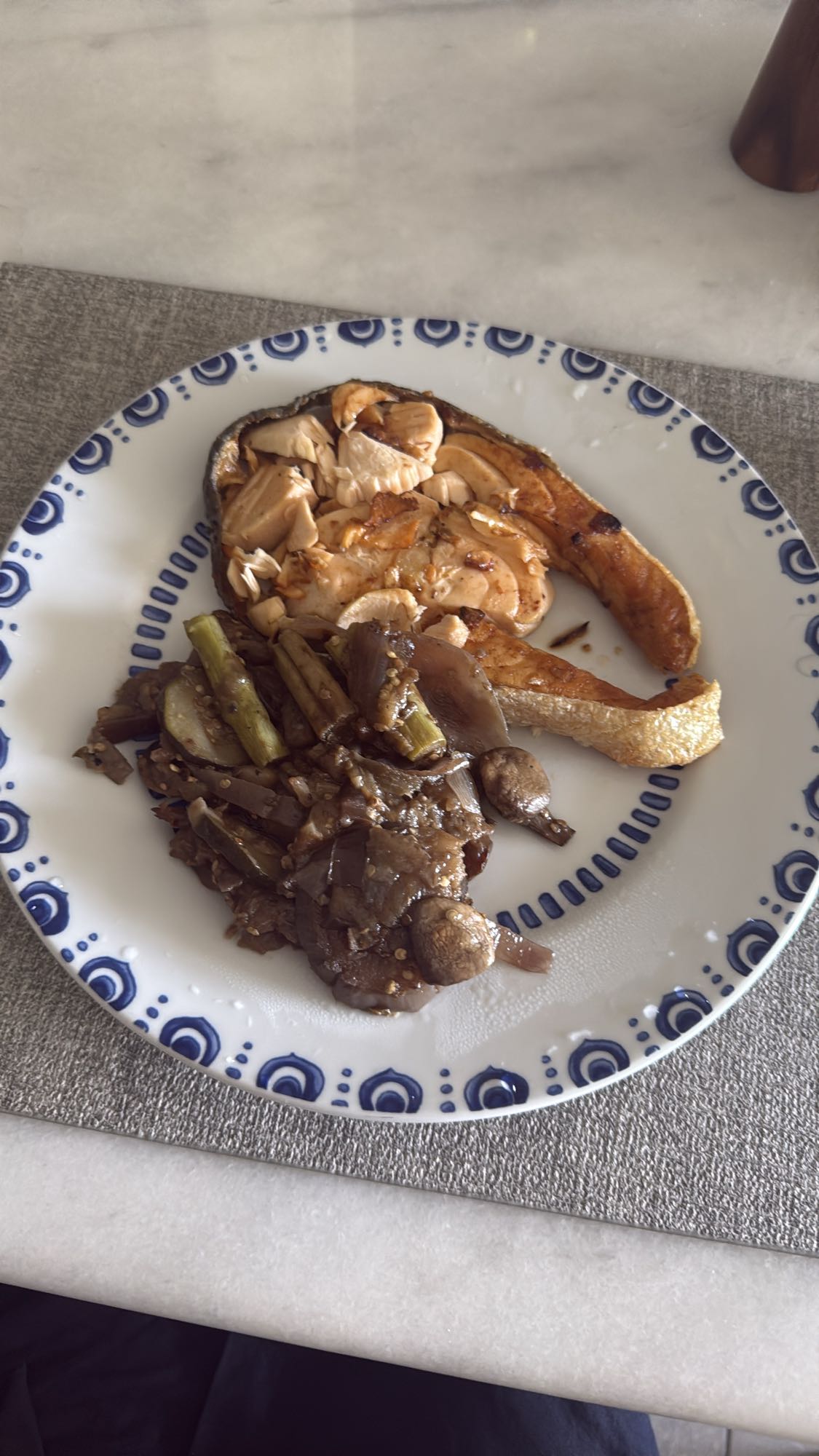 salmón con vegetales