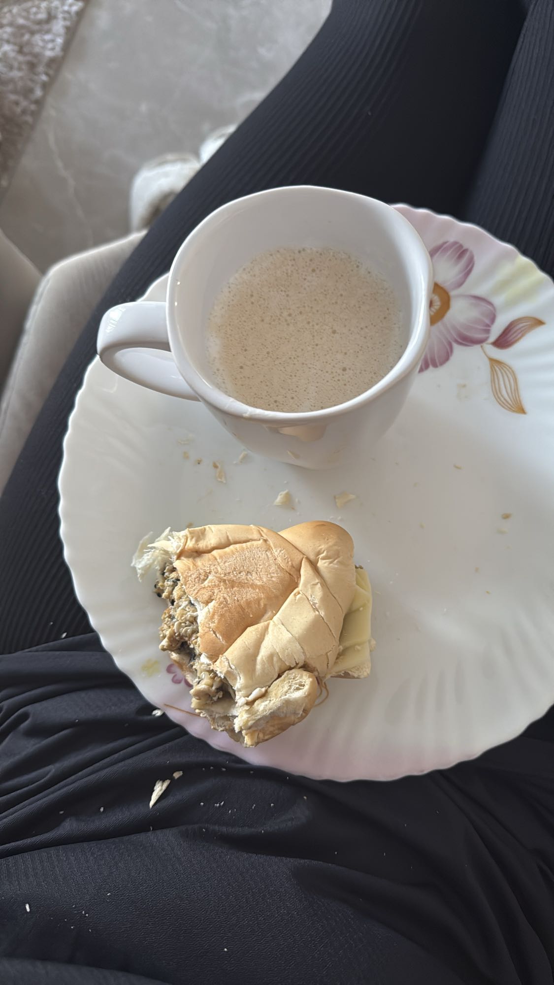 Sanduíche com café