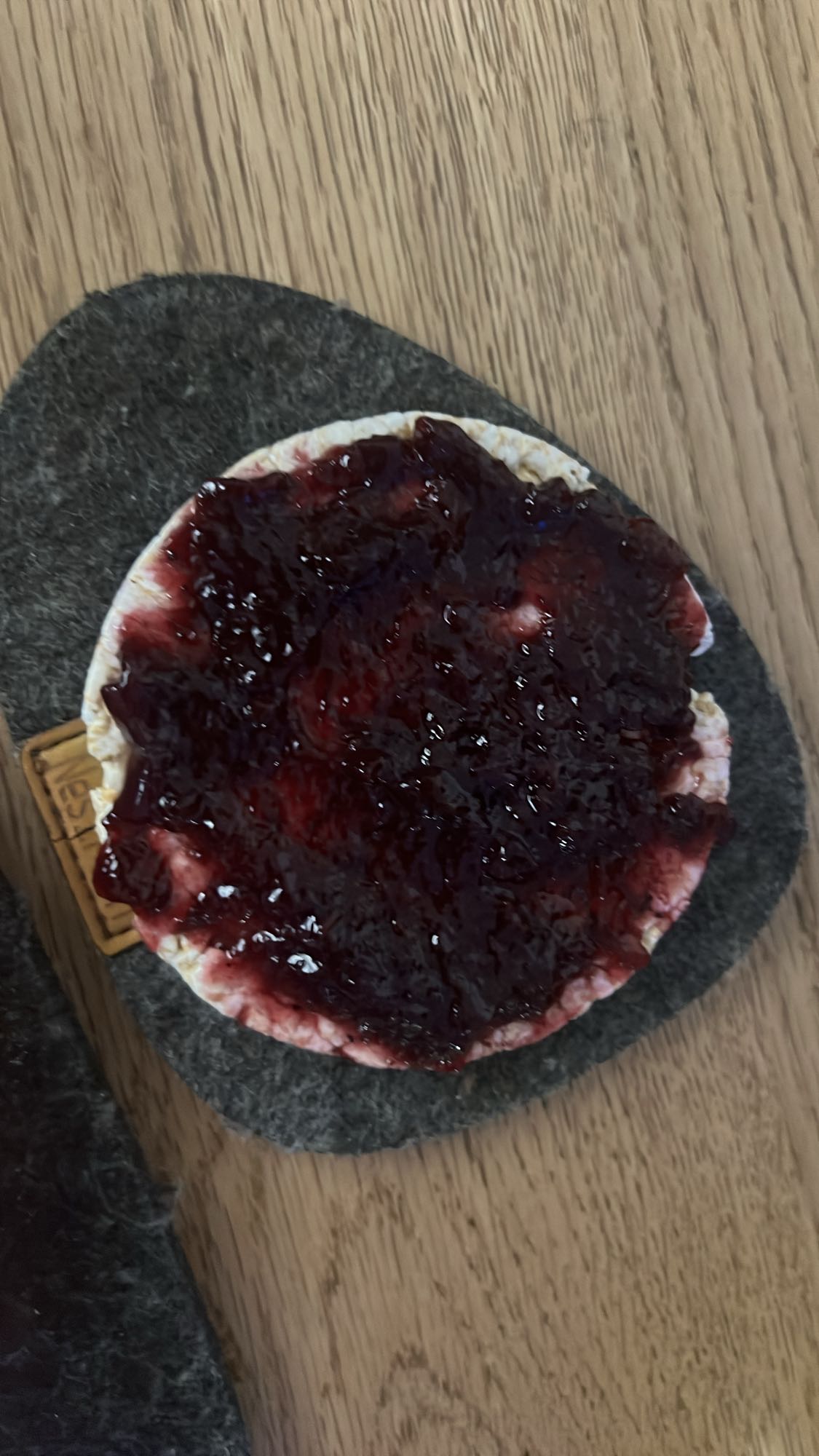 Reiswaffel mit Marmelade