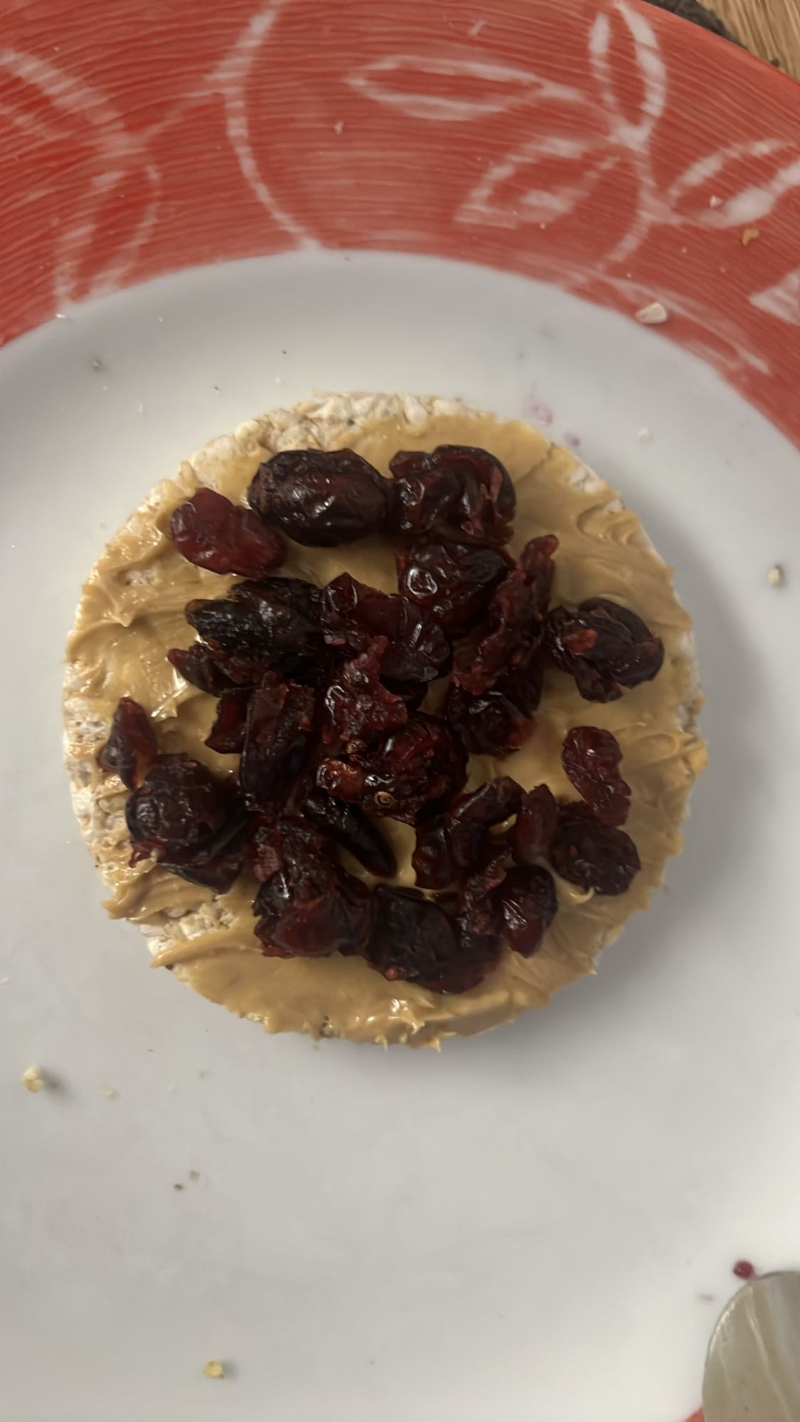 Rice cake with PB & raisins