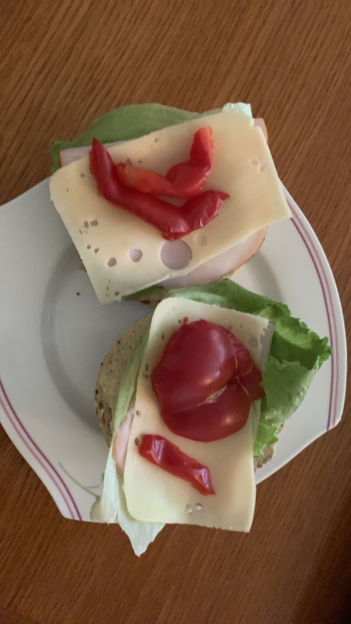 Kanapki z serem i warzywami