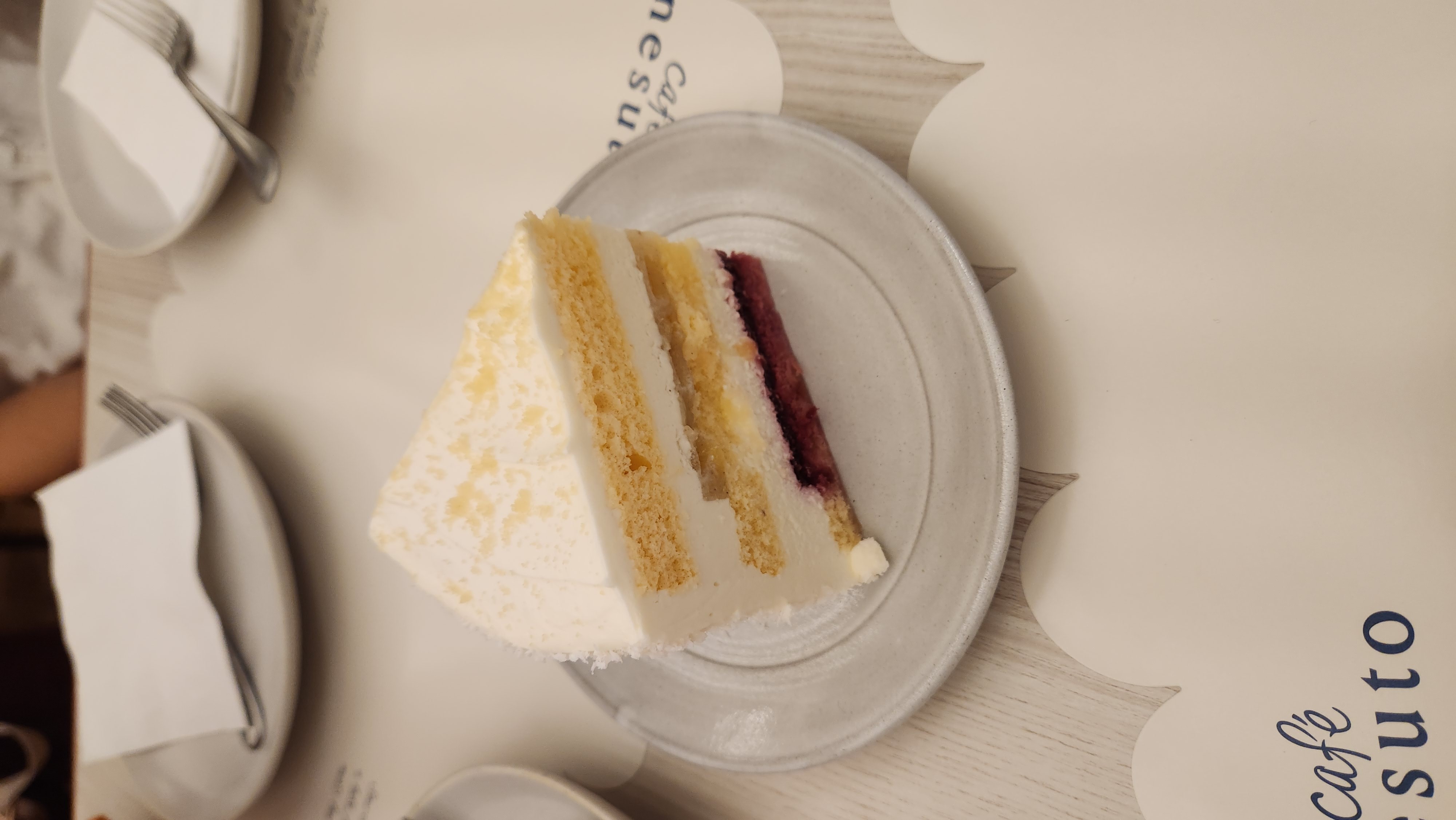 Berry cream layer cake