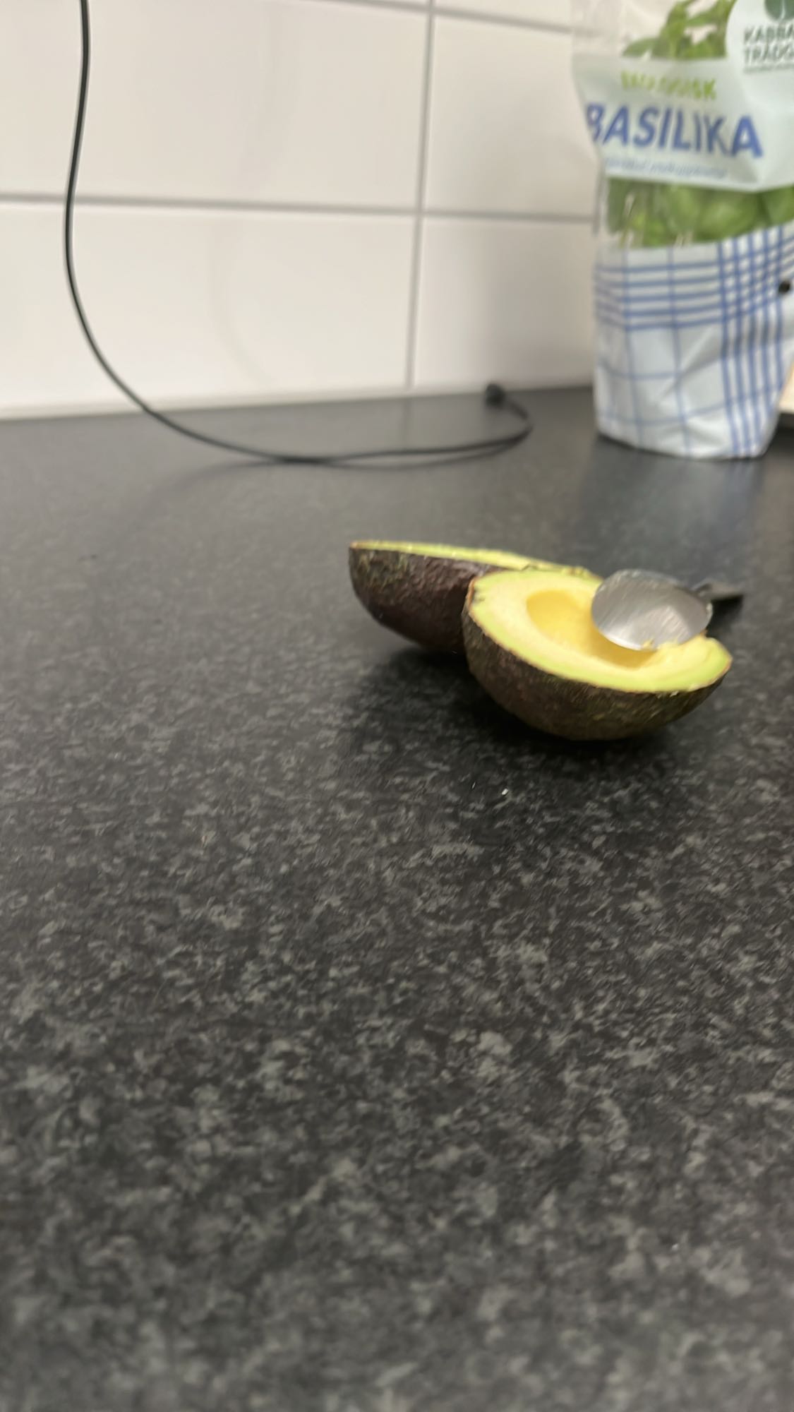 Avokado med basilika