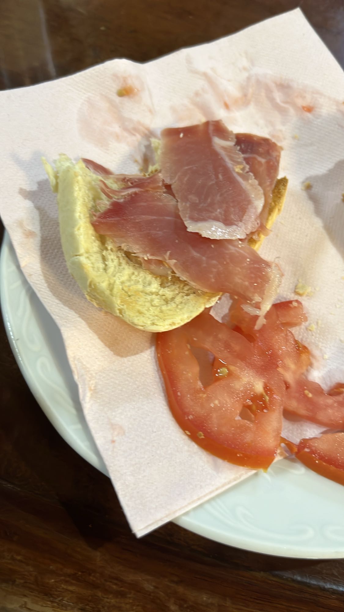 Bocadillo jamón y tomate