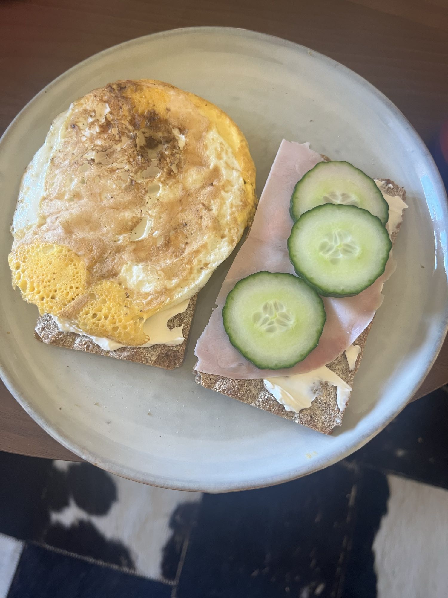 Knäckebröd med ägg & skinka