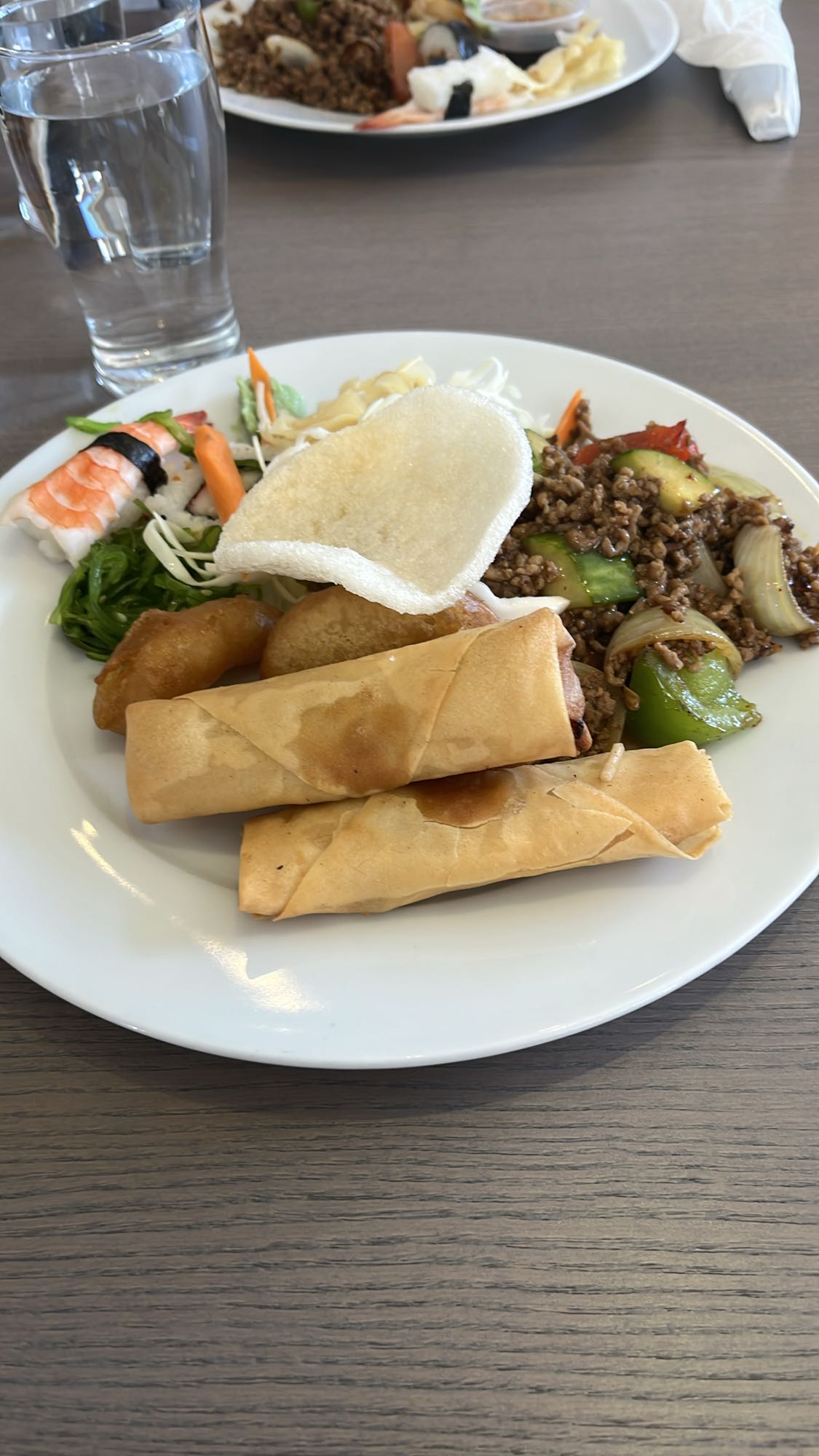 Asiatisk buffétallrik