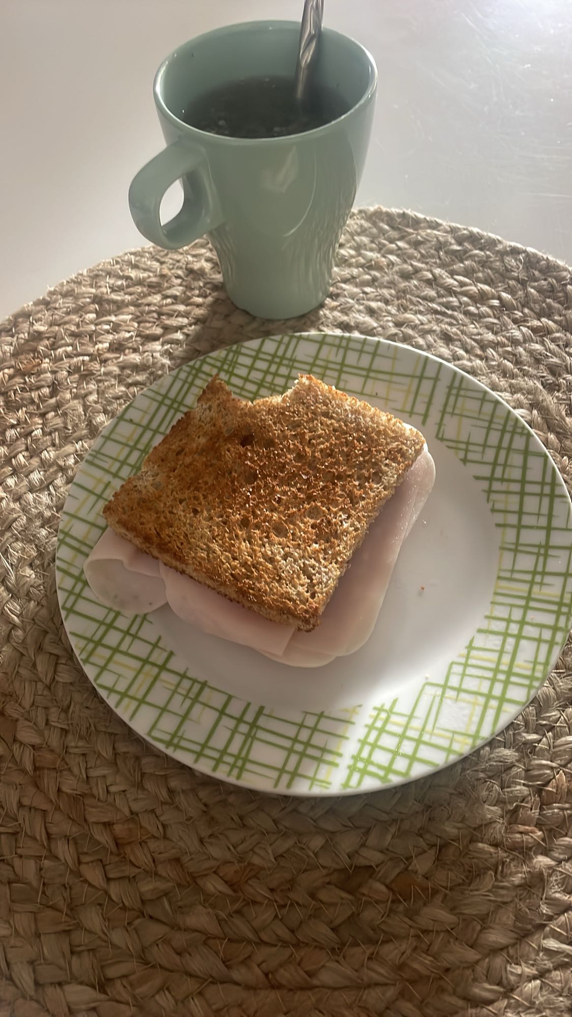 Sándwich con café