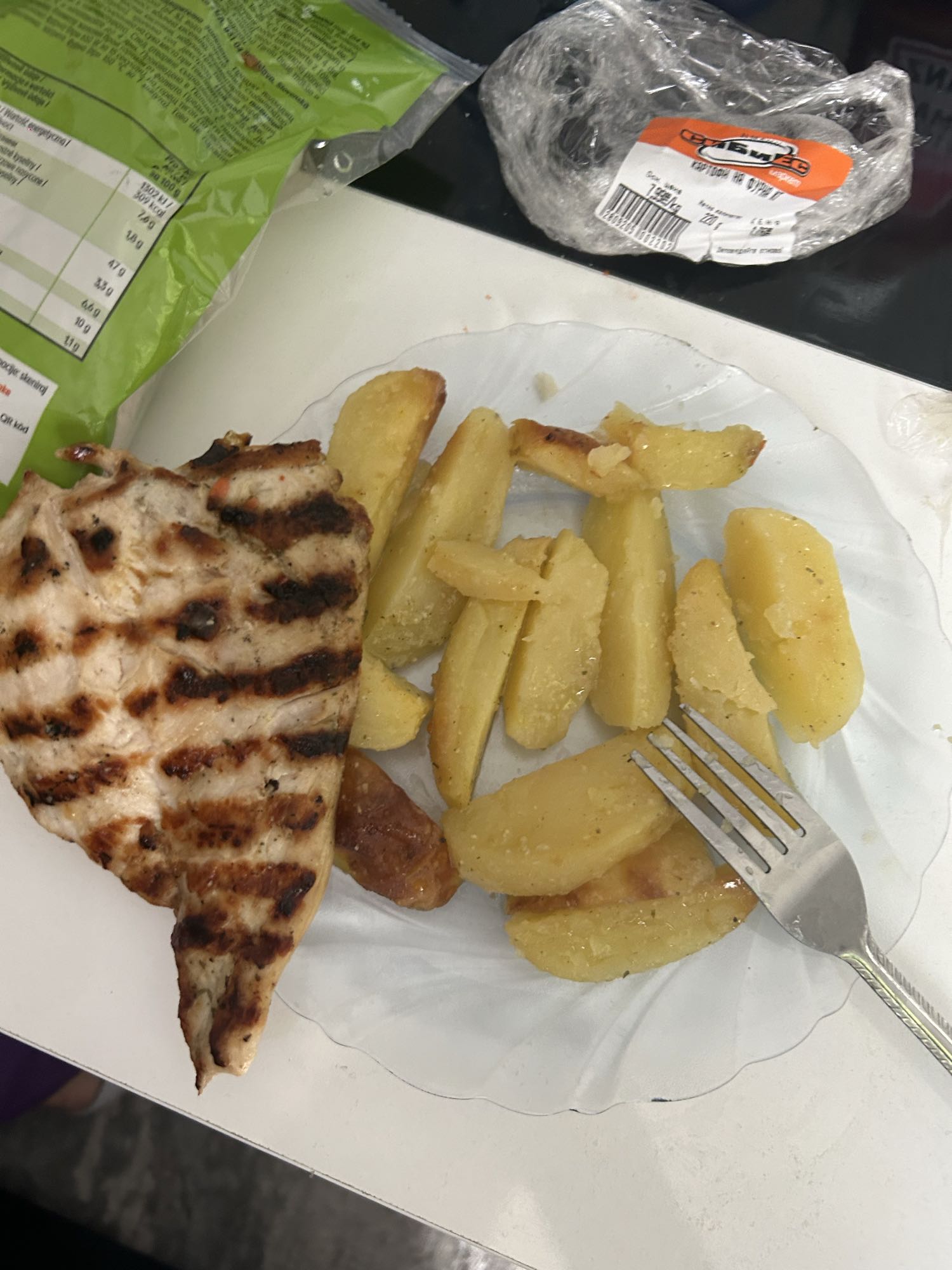 Grilled chicken with potatoes