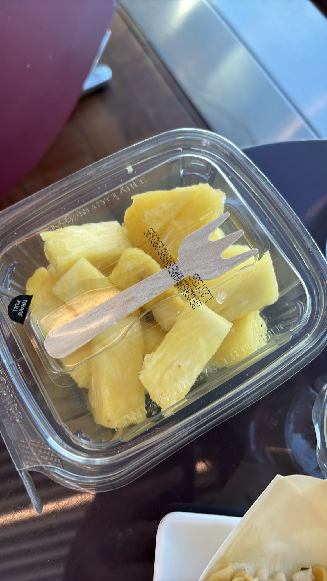 Fresh Pineapple Slices