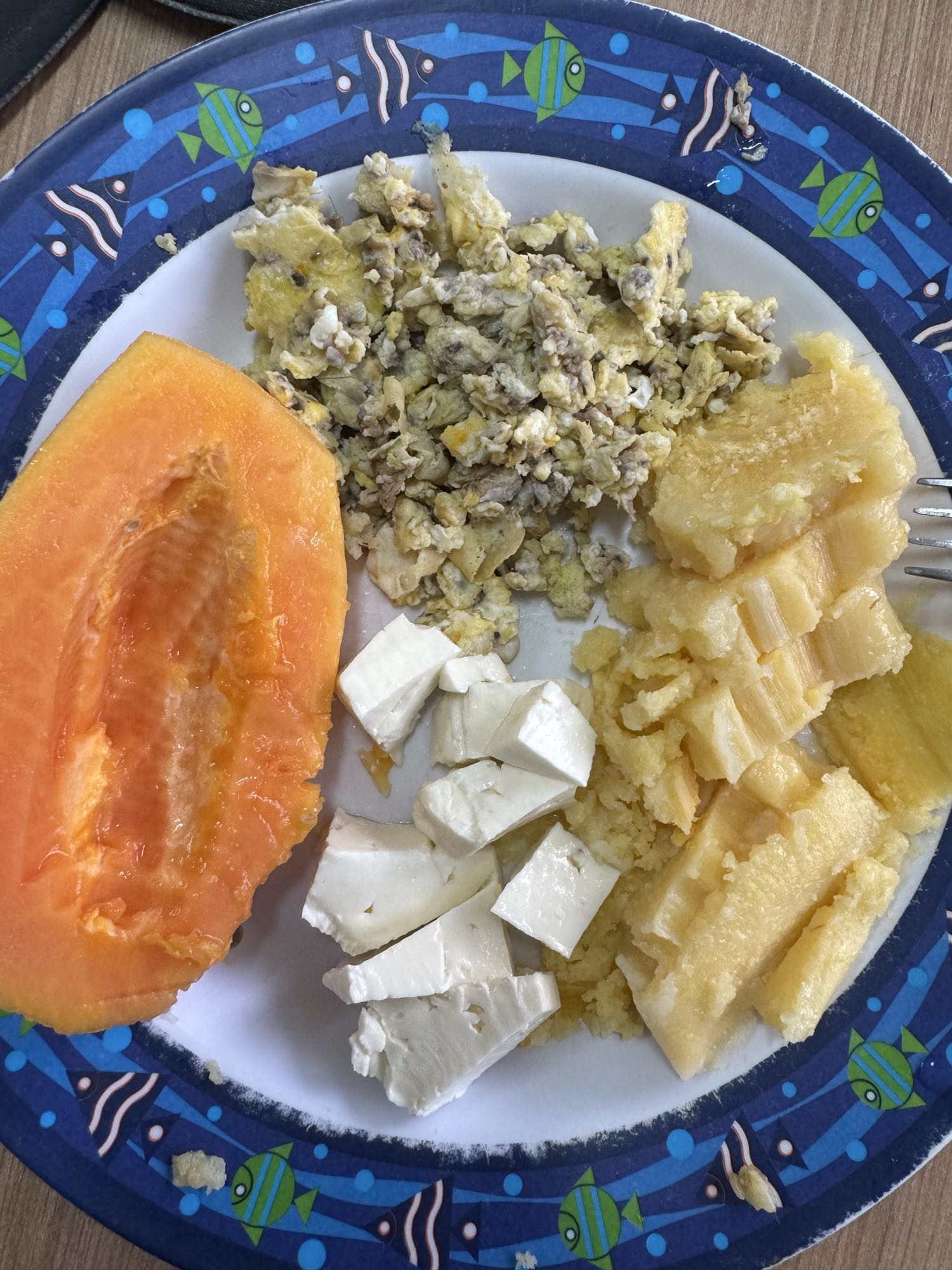 Café tropical com ovos