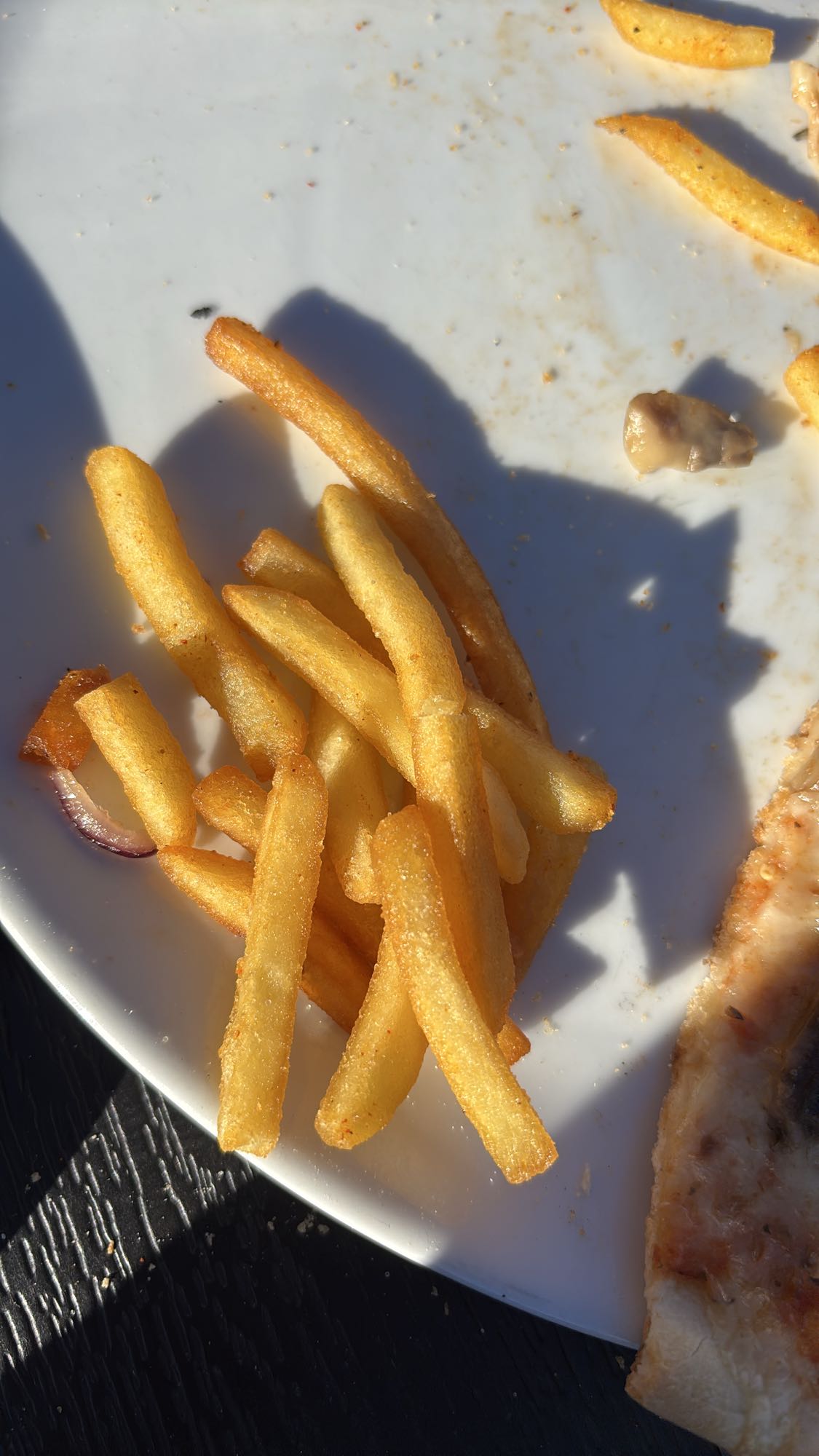 Pommes frites på tallrik