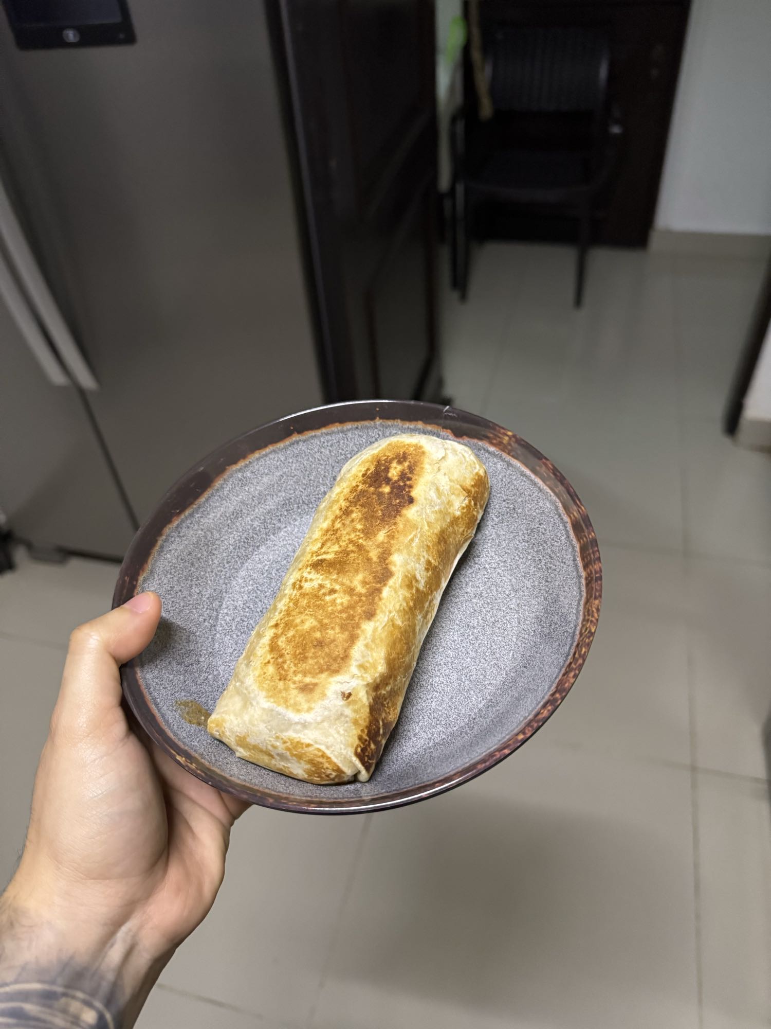burrito casero con carne y huevo