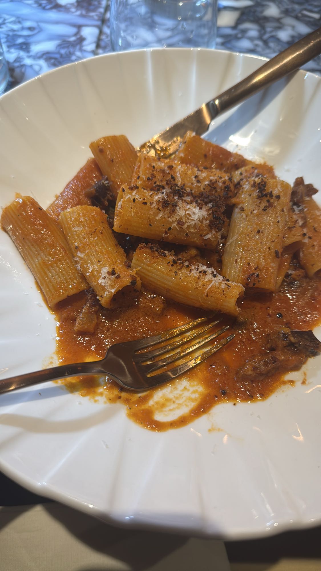 pasta con salsa y carne