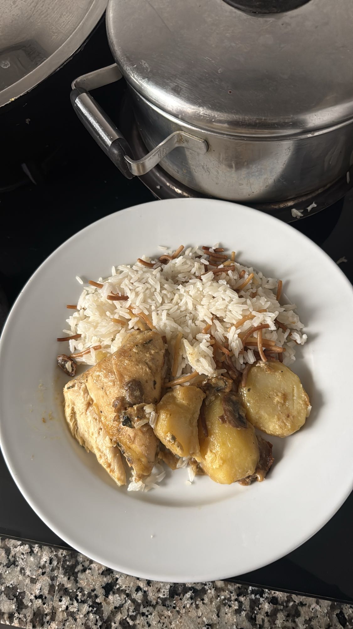 Pollo con arroz y papas