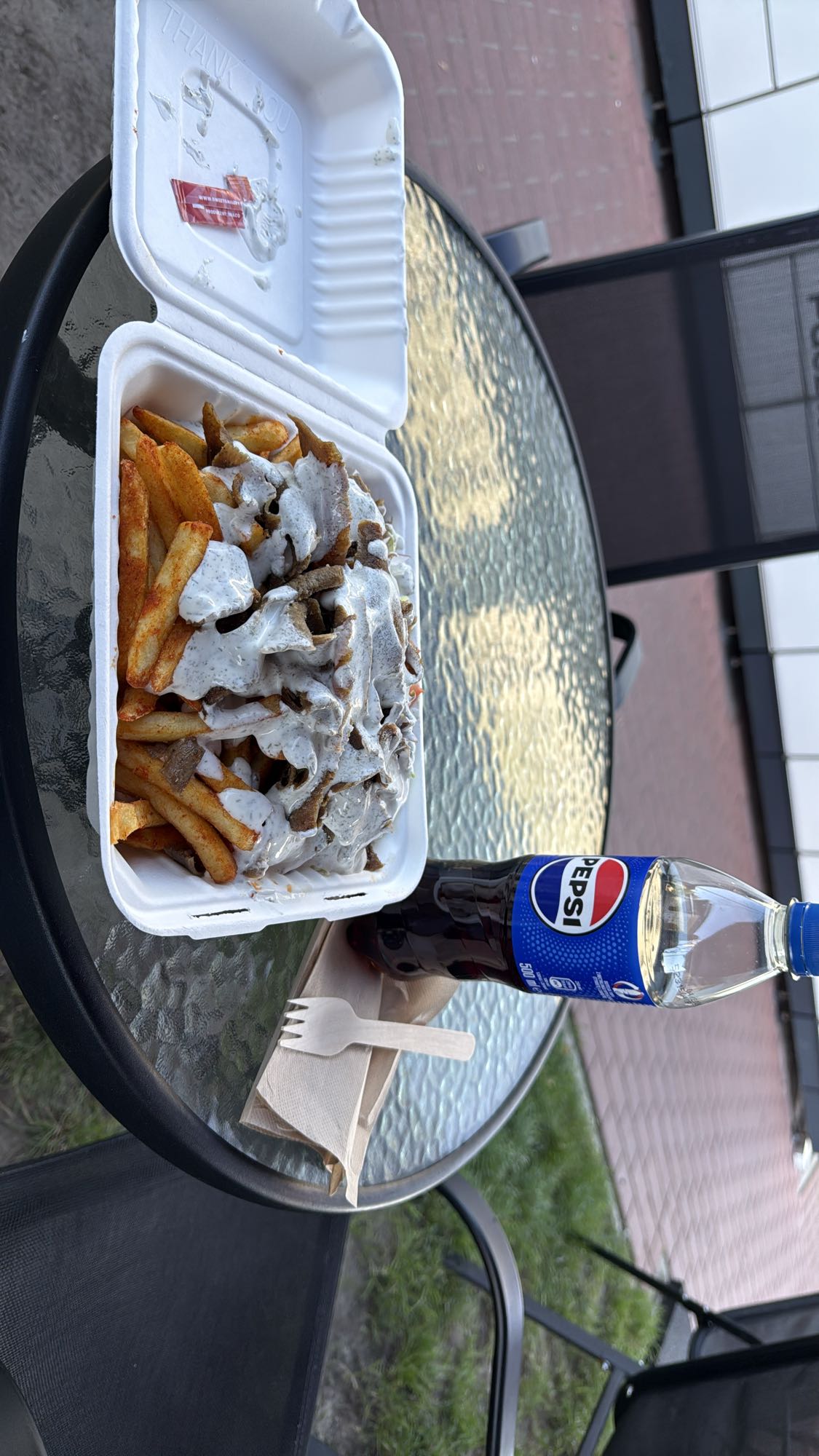 kebab z frytkami i Pepsi