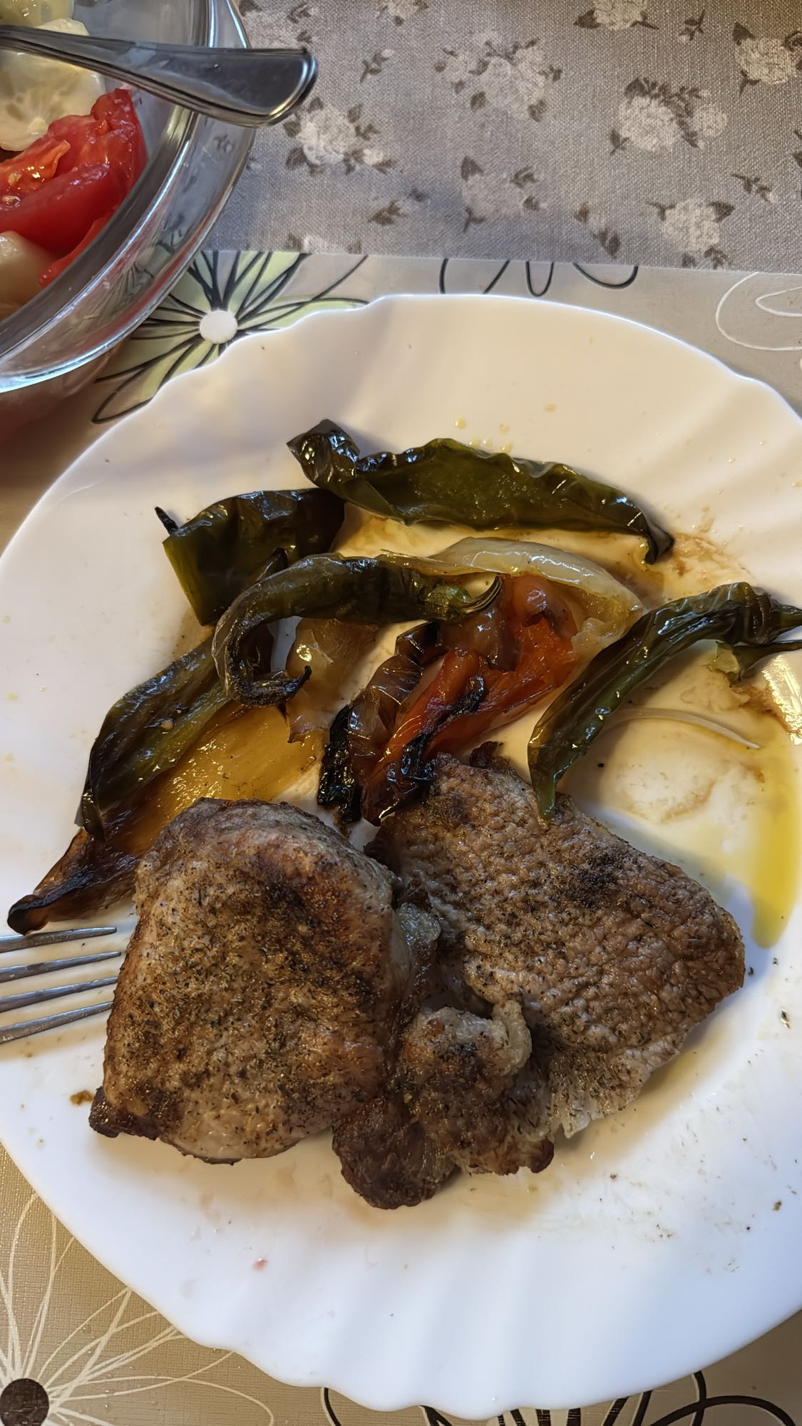 Cotlet porc cu legume la grătar