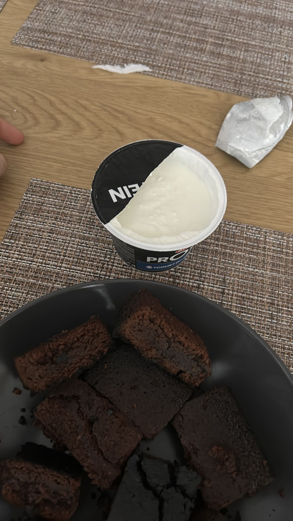 Brownie and protein yogurt