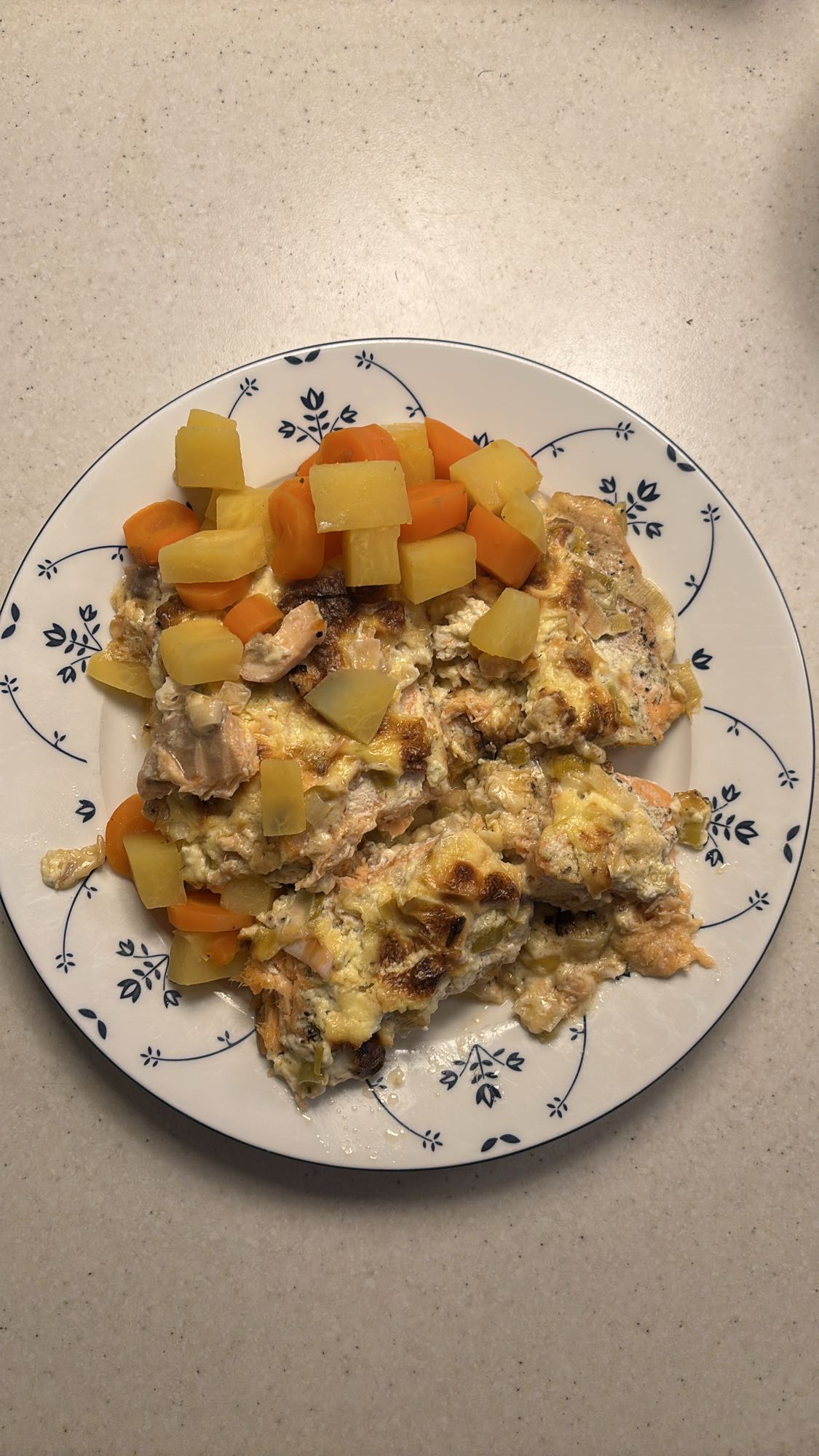 Laks med grønnsaker