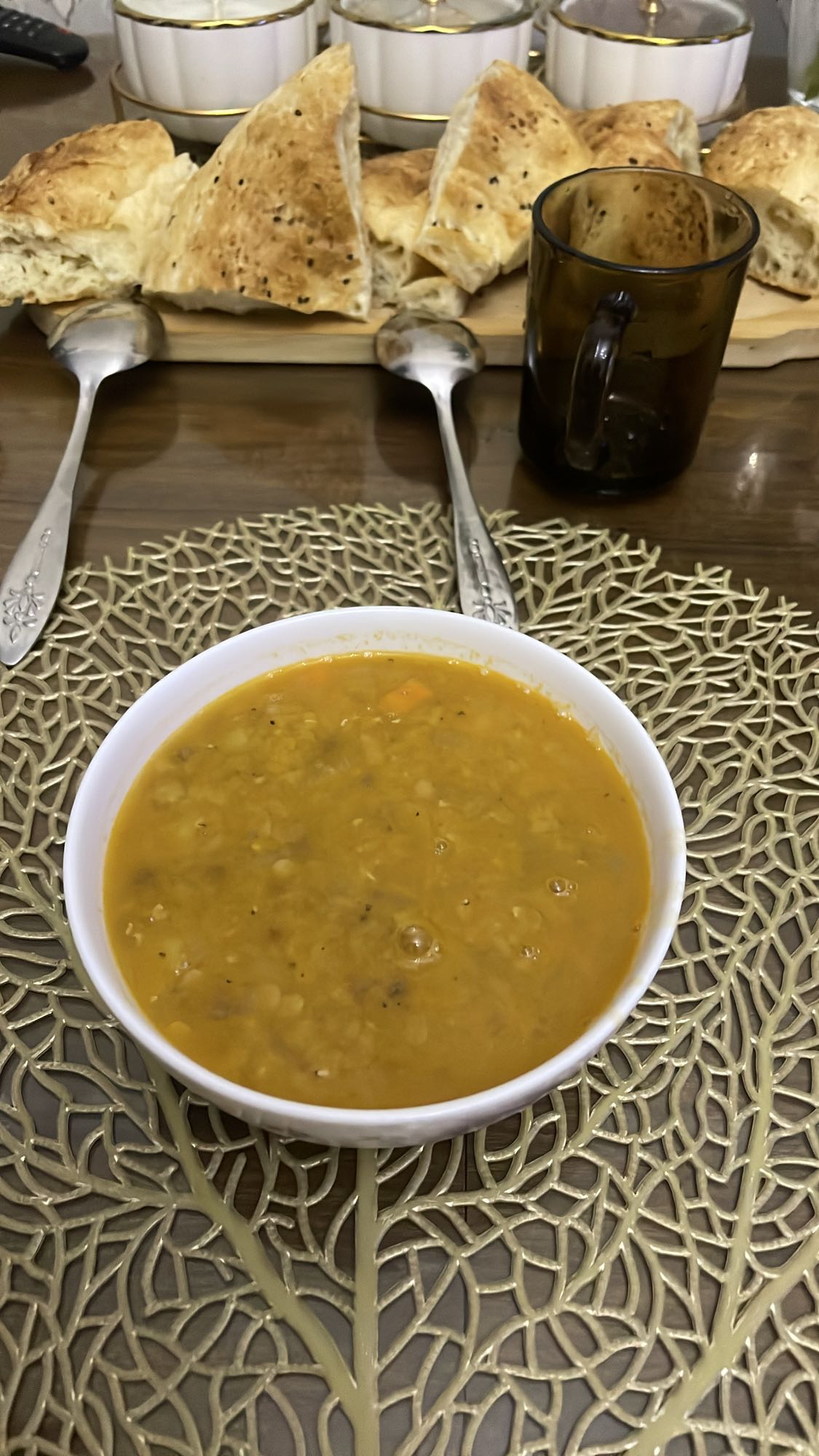 чечевичный суп с лепешкой